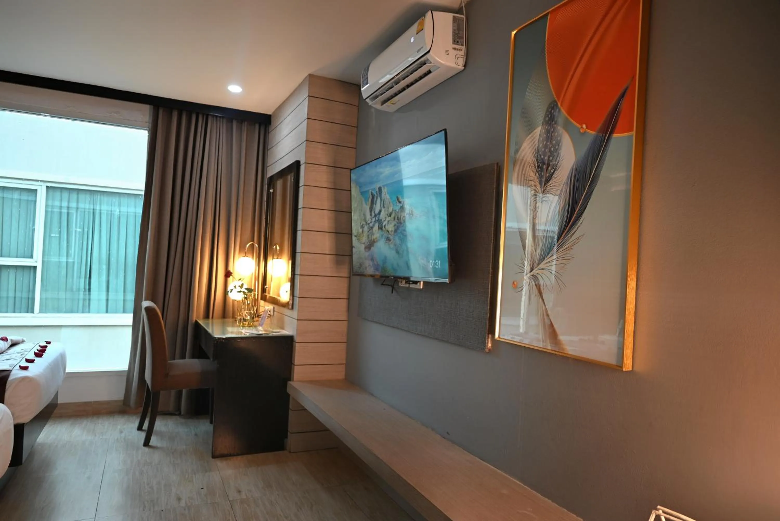 Bed in Boss Suites Nana Hotel