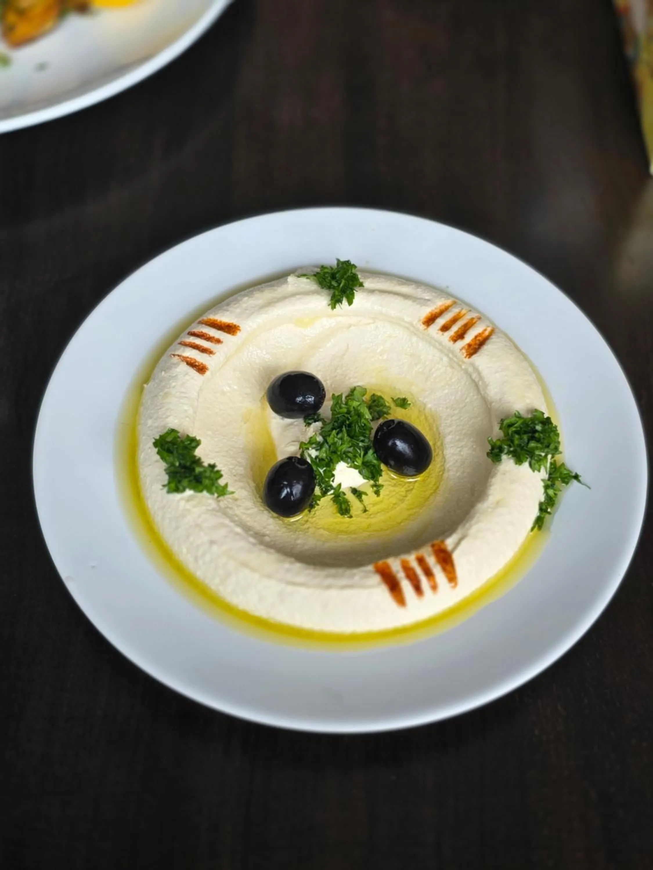 Restaurant/places to eat in Boss Suites Nana Hotel