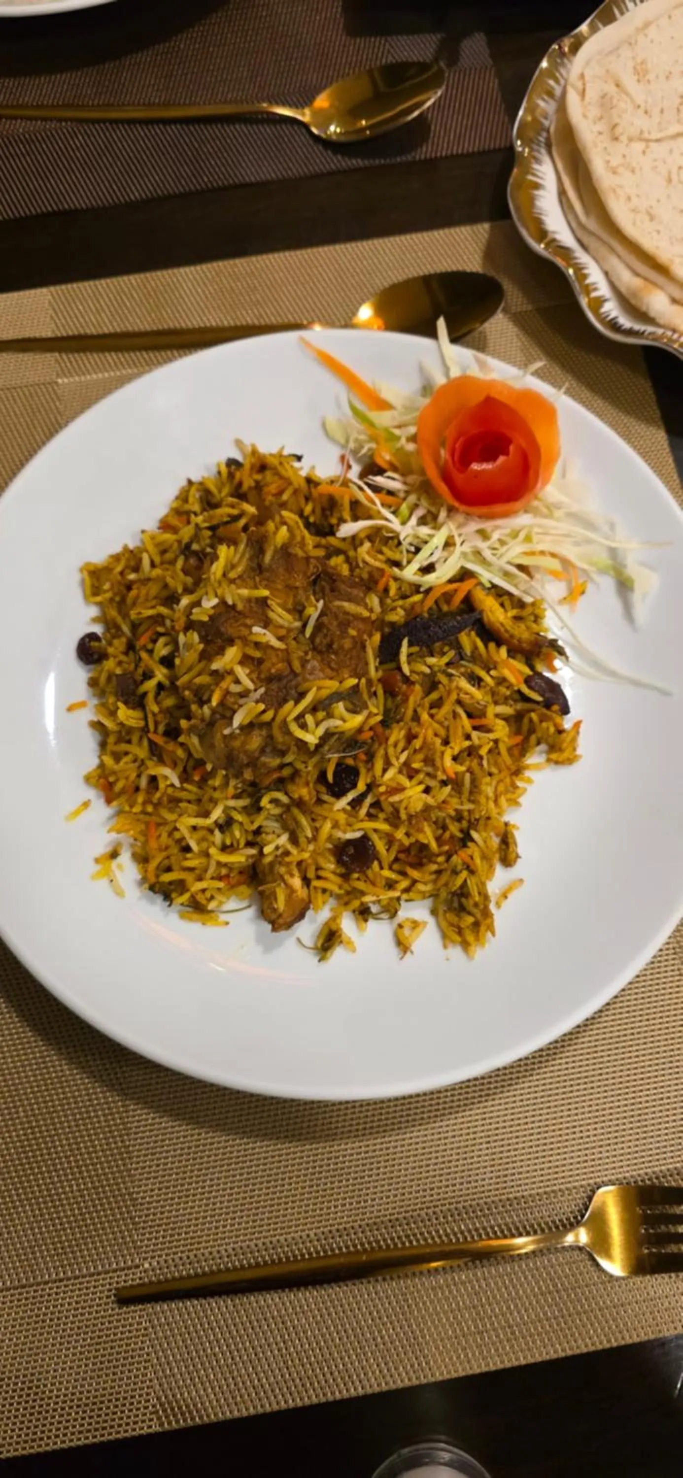 Restaurant/places to eat in Boss Suites Nana Hotel