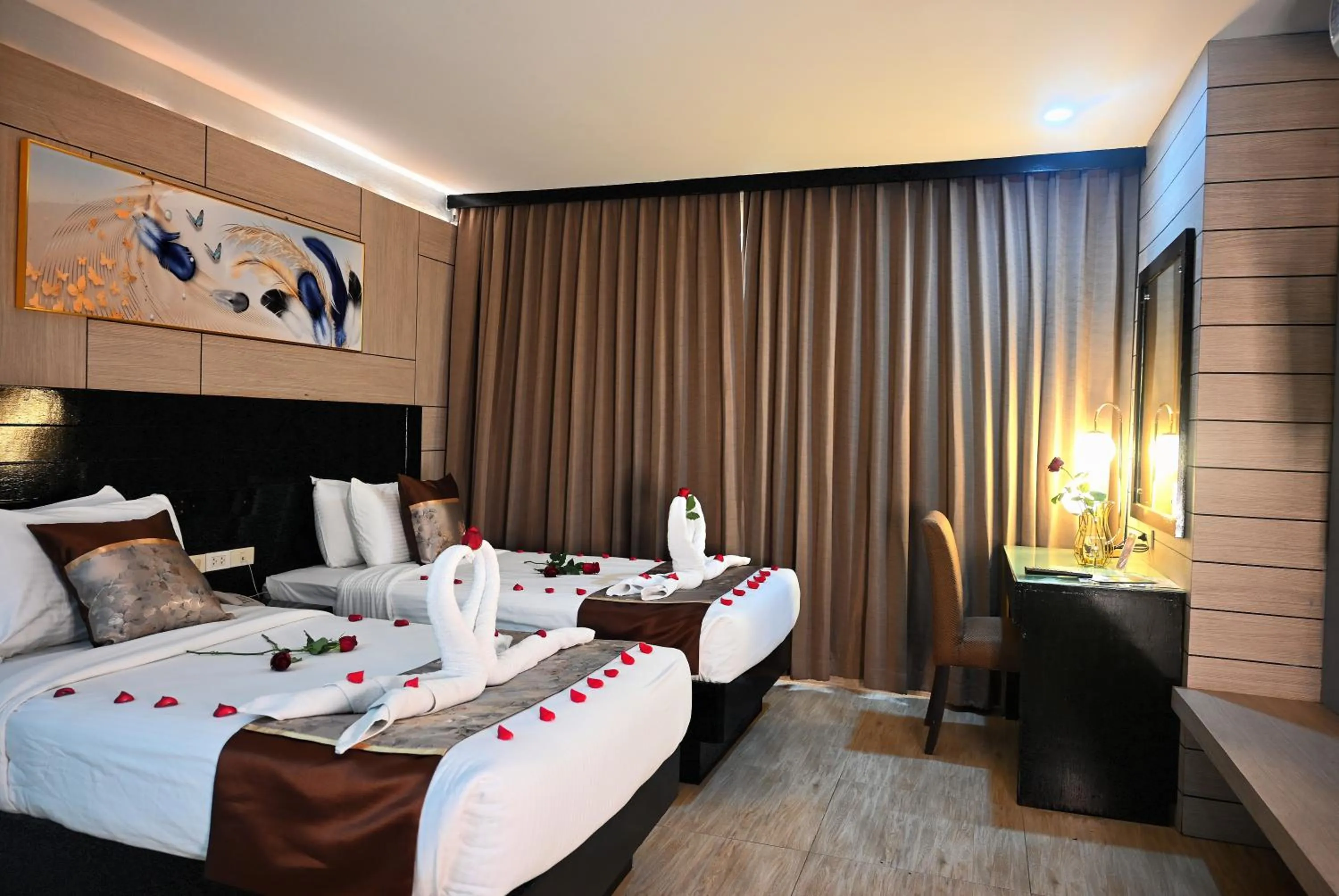 Bed in Boss Suites Nana Hotel