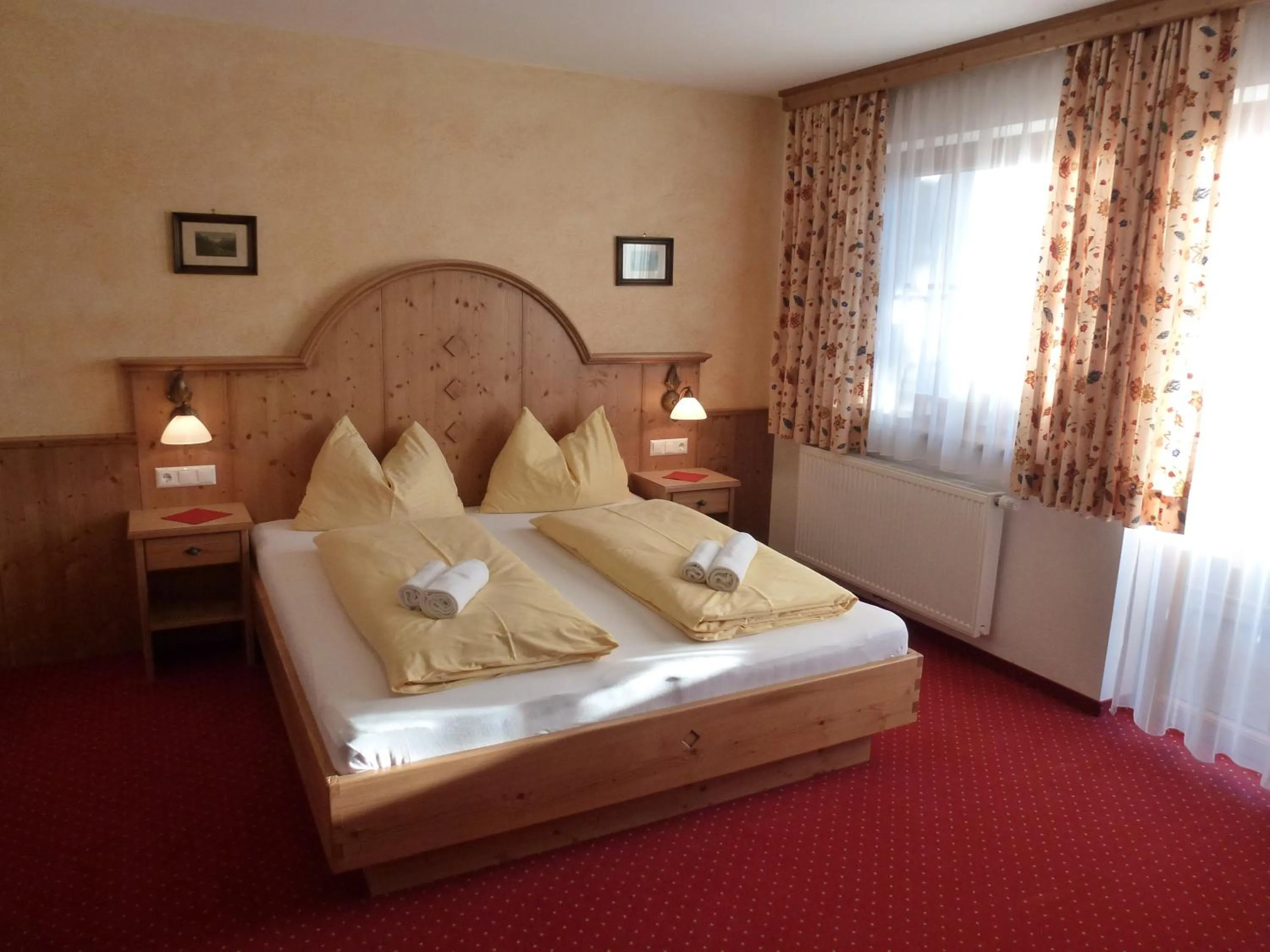 Bedroom, Bed in Hotel Garni Landhaus Trenkenbach