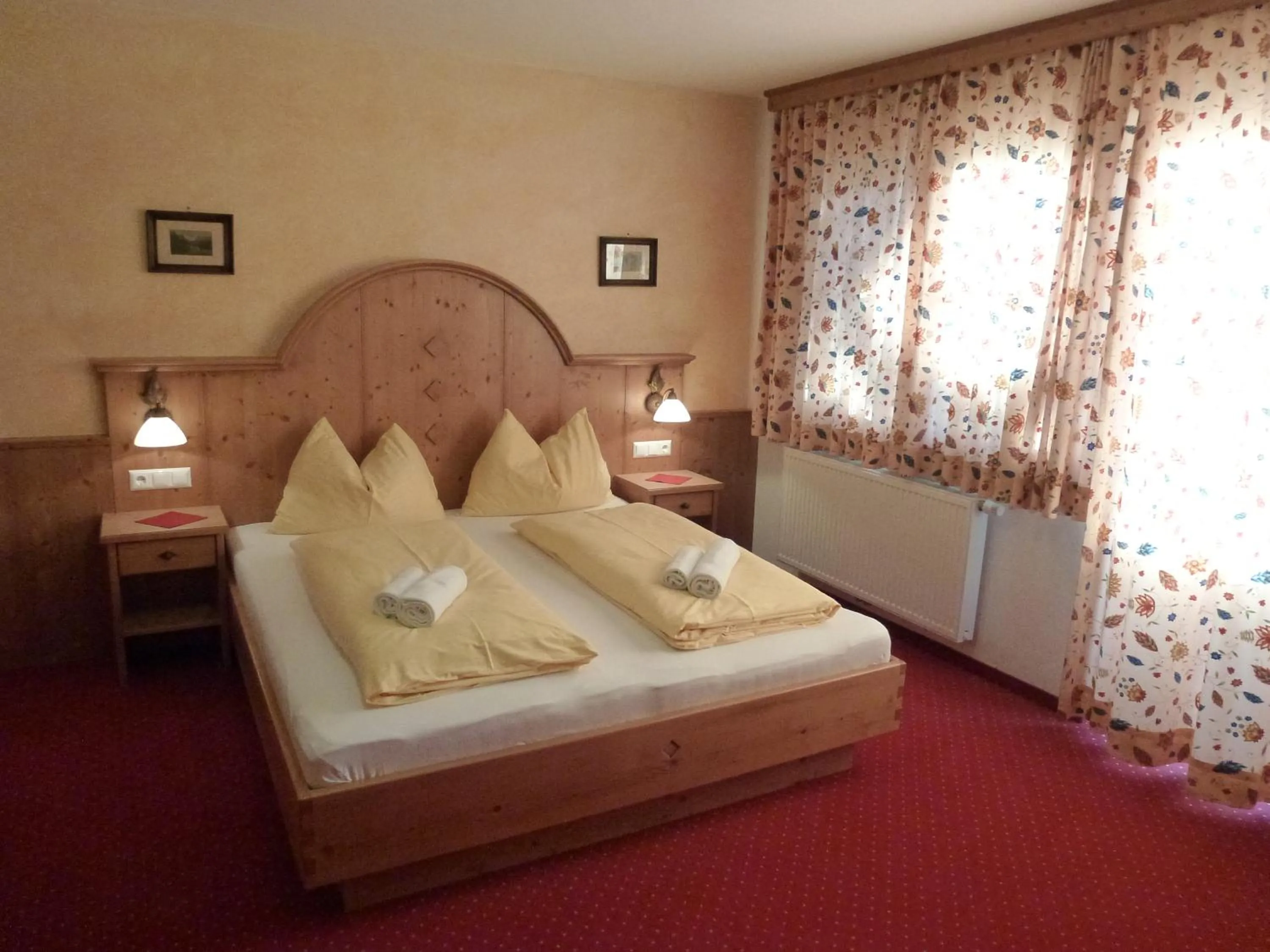 Photo of the whole room, Bed in Hotel Garni Landhaus Trenkenbach