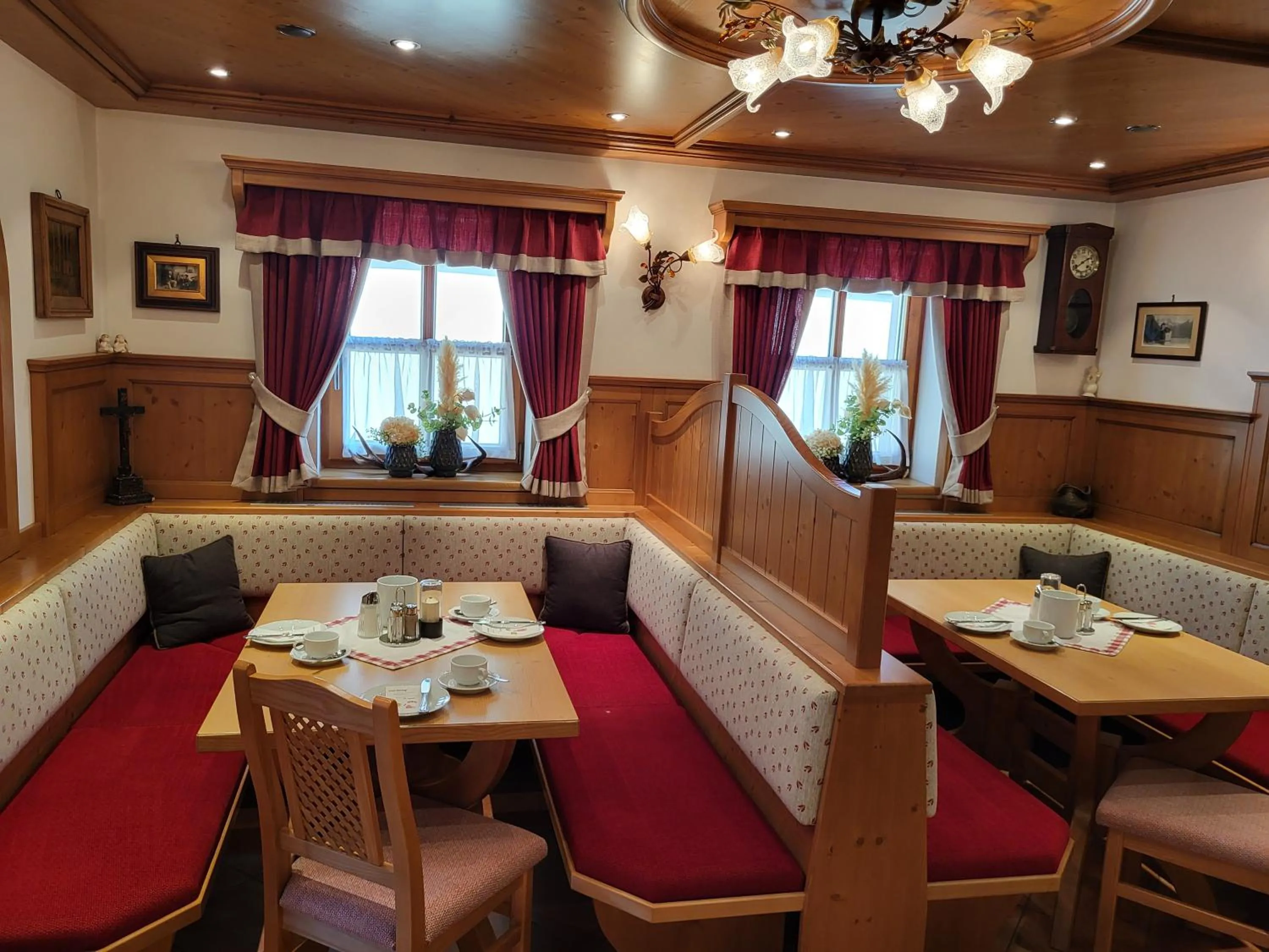 Breakfast in Hotel Garni Landhaus Trenkenbach