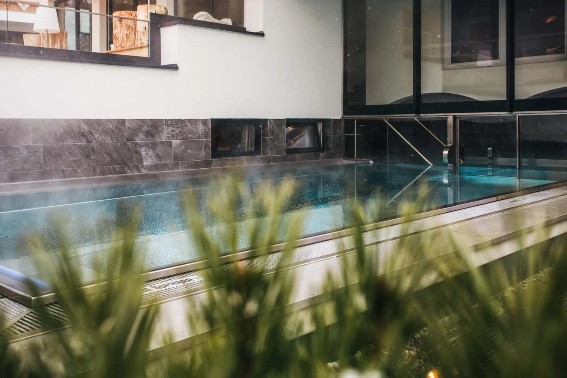 Swimming pool in Hotel Bergblick 4 Sterne Superior