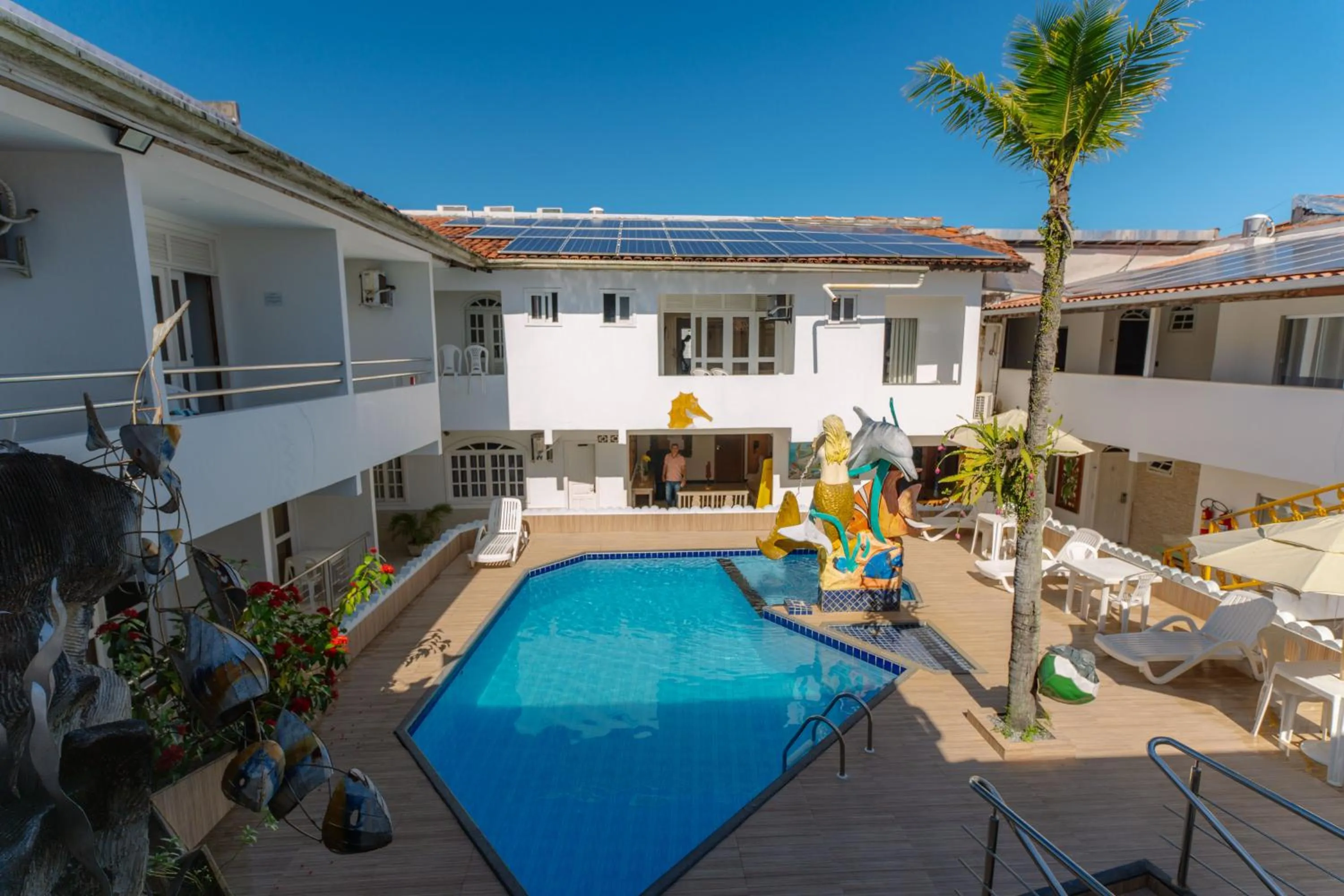 Swimming pool in Shangrilá - Rede Soberano