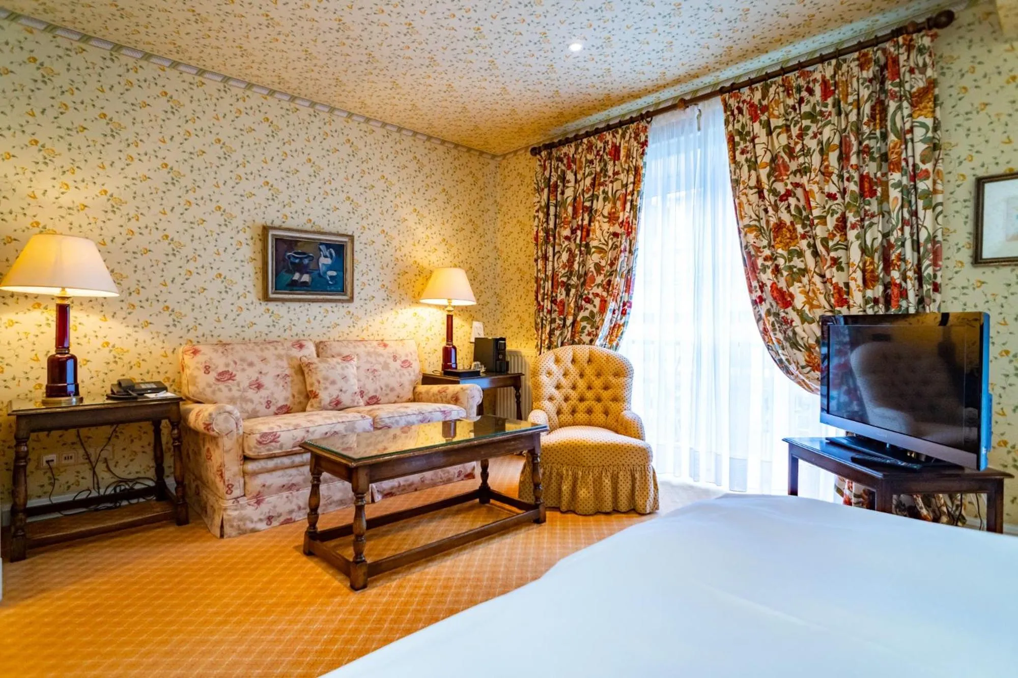 Living room, Bed in Hotel Stadt Hamburg