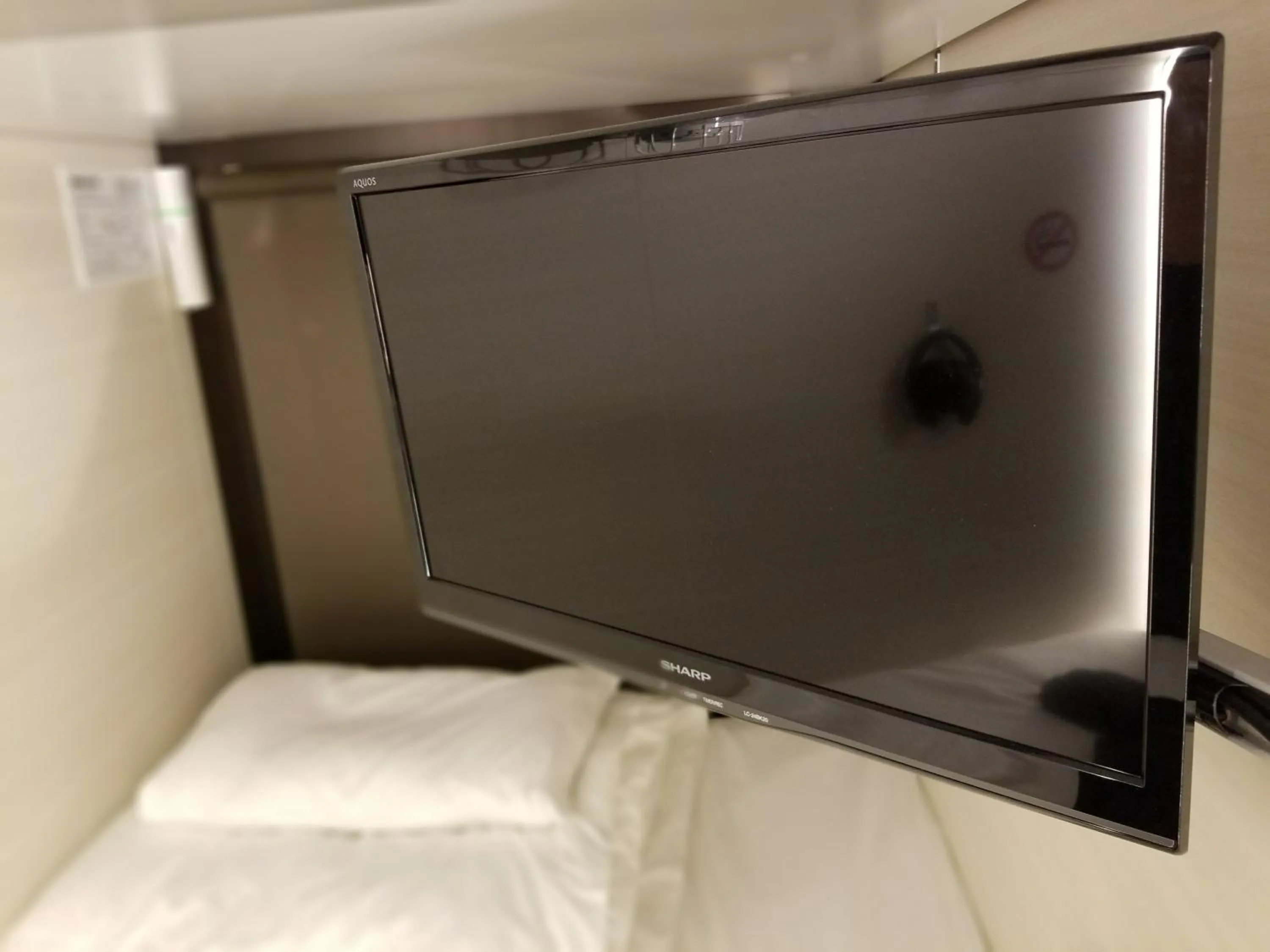 Photo of the whole room in Glansit Akihabara