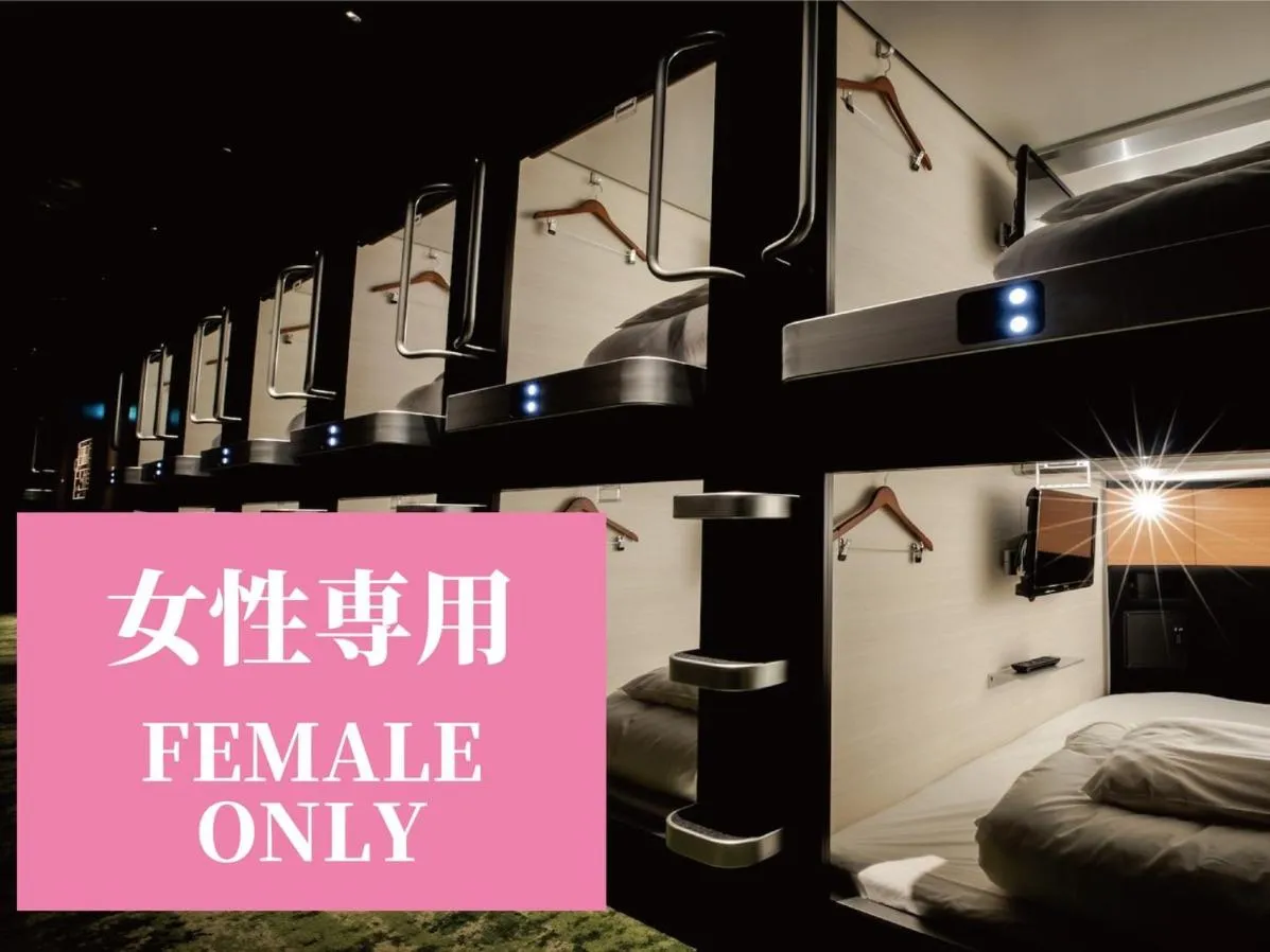 Photo of the whole room, Bed in Glansit Akihabara