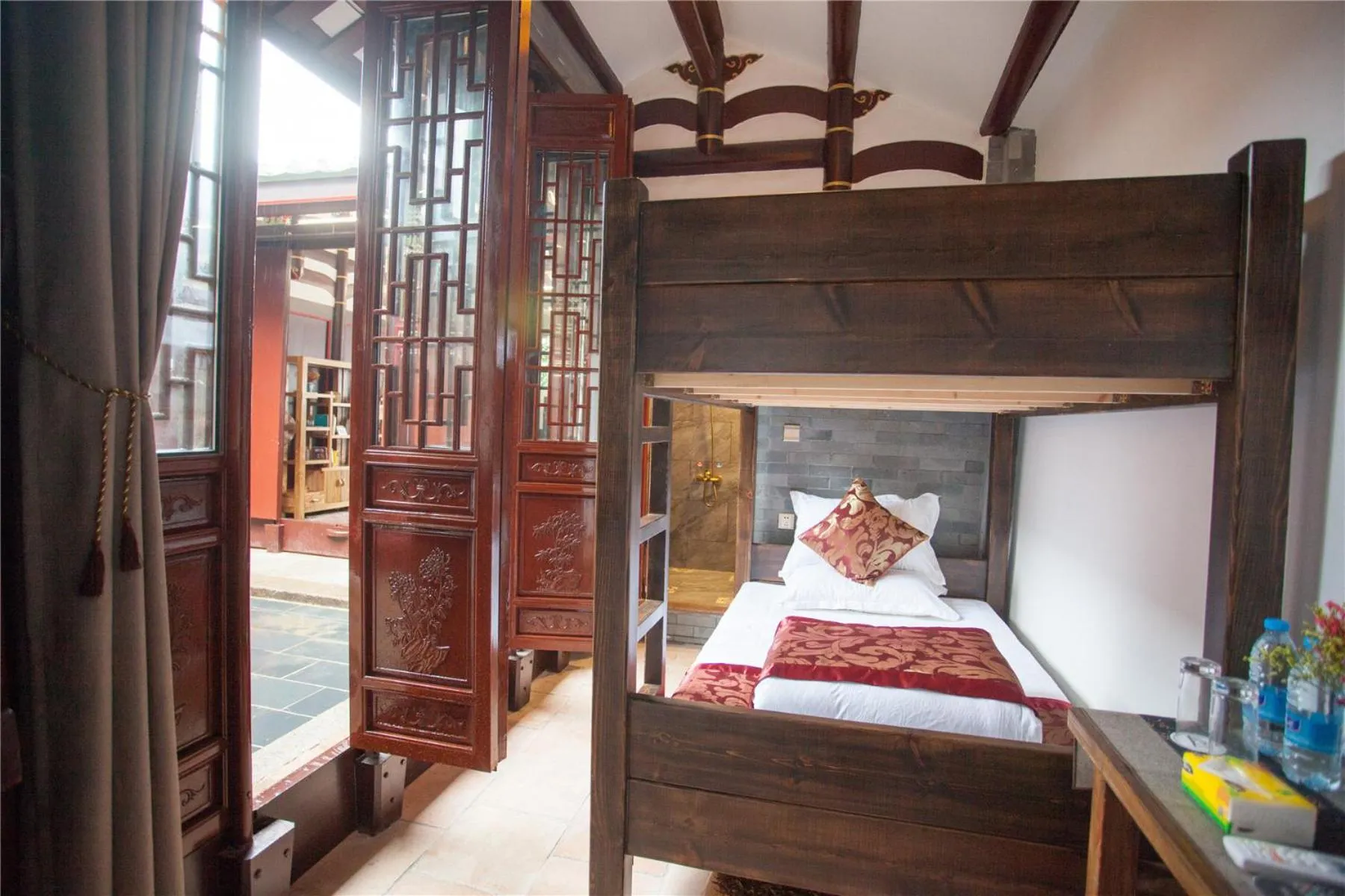 Photo of the whole room, Bed in Manju Inn