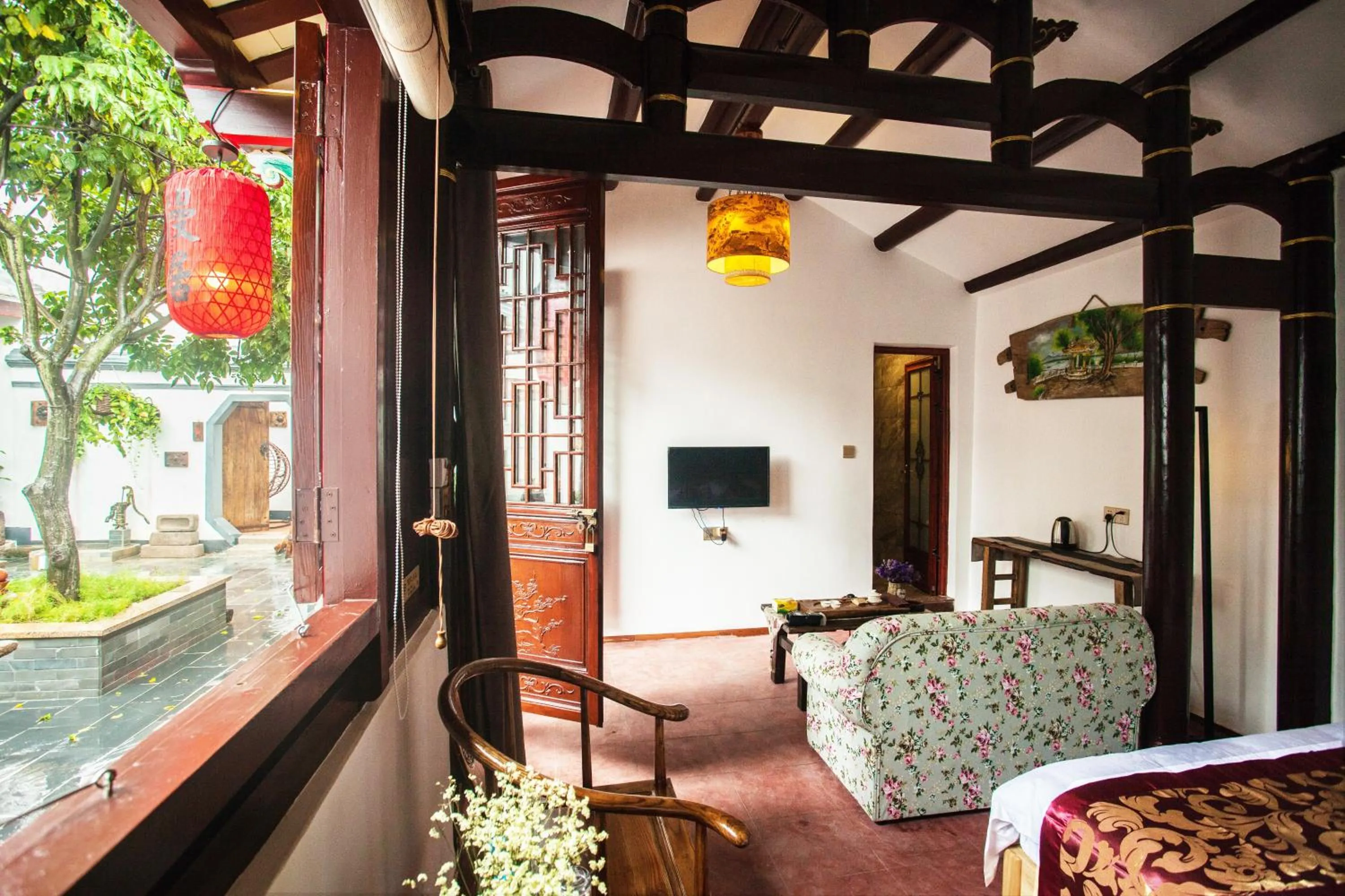 Photo of the whole room, Bed in Manju Inn