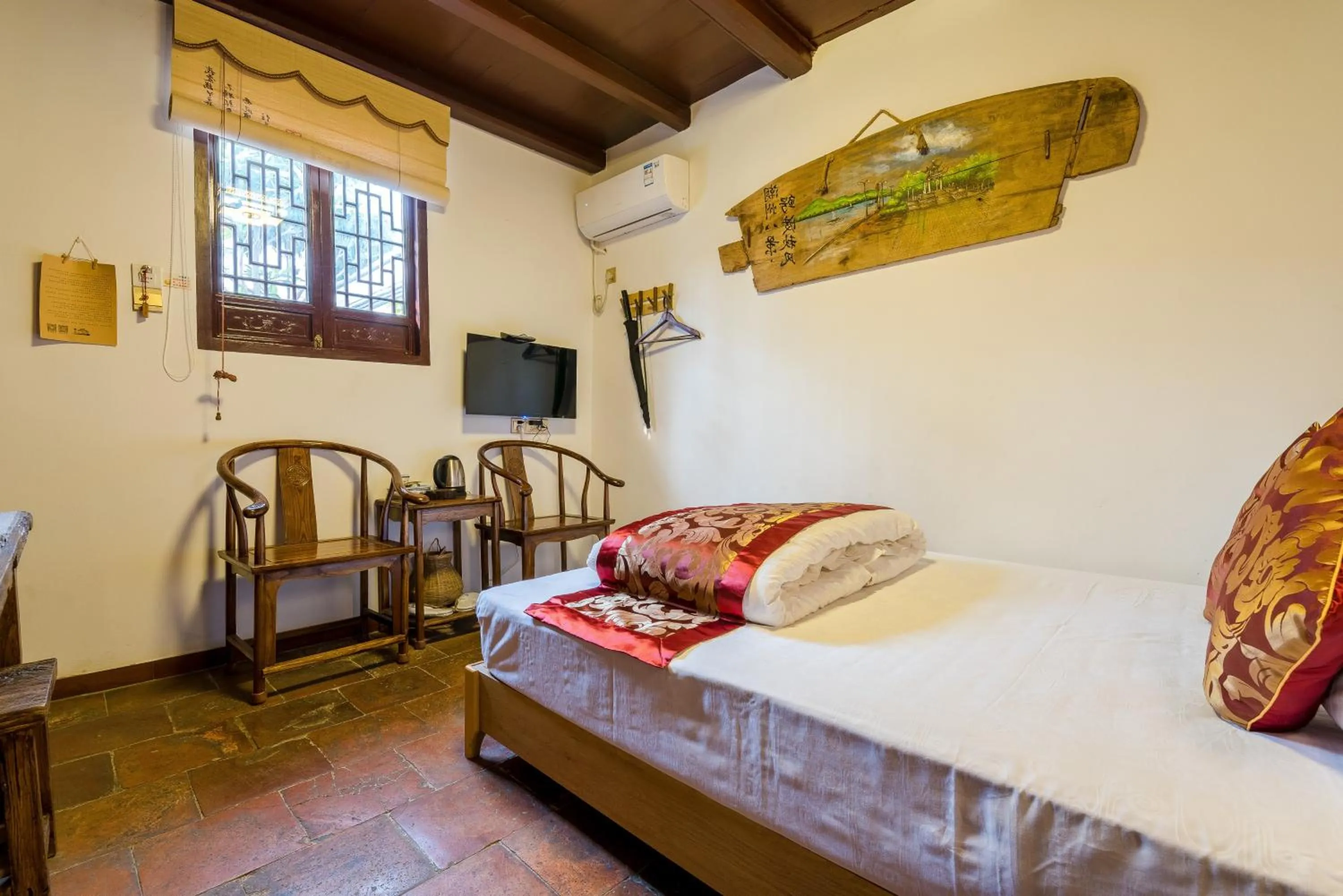 Photo of the whole room, Bed in Manju Inn