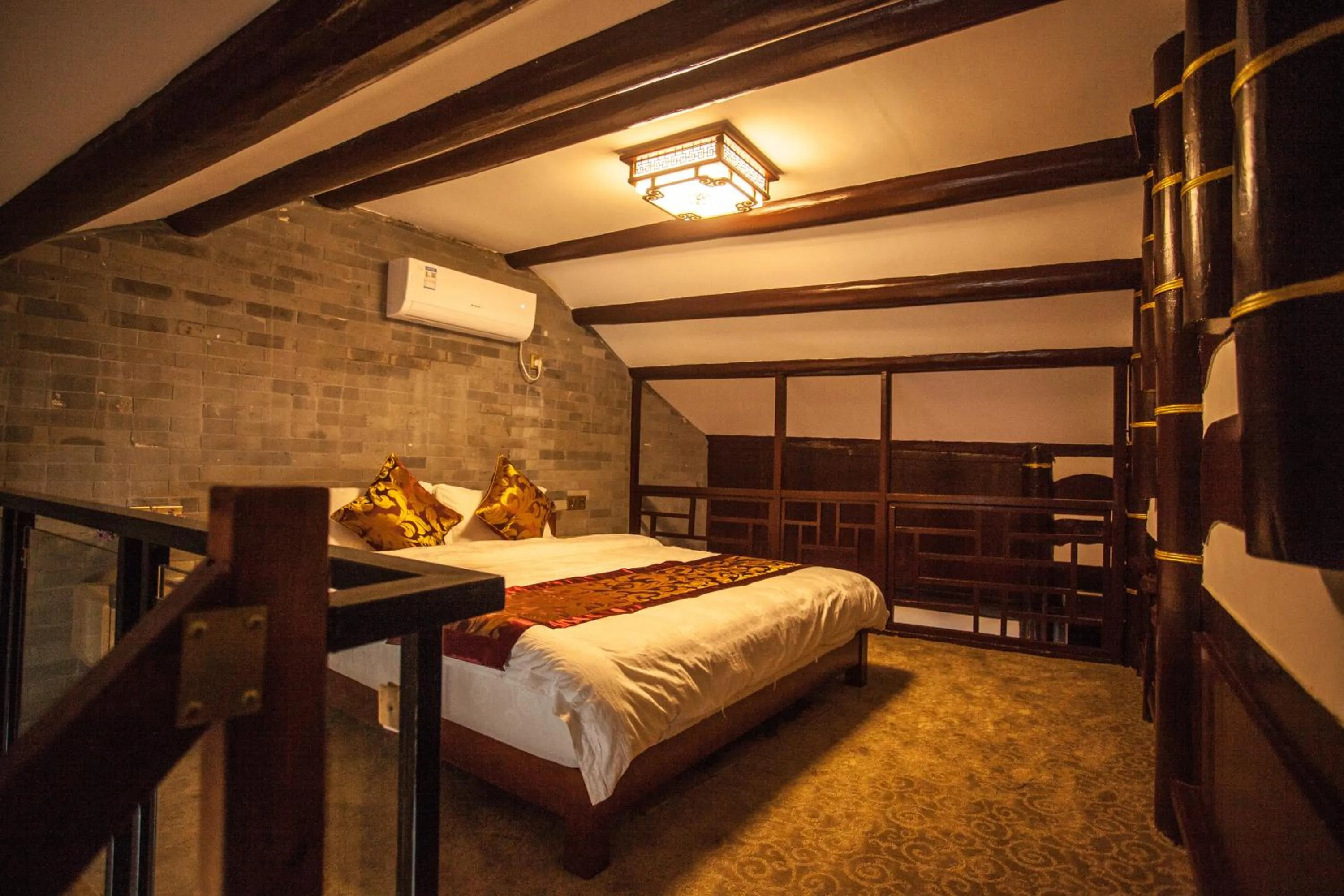 Photo of the whole room, Bed in Manju Inn