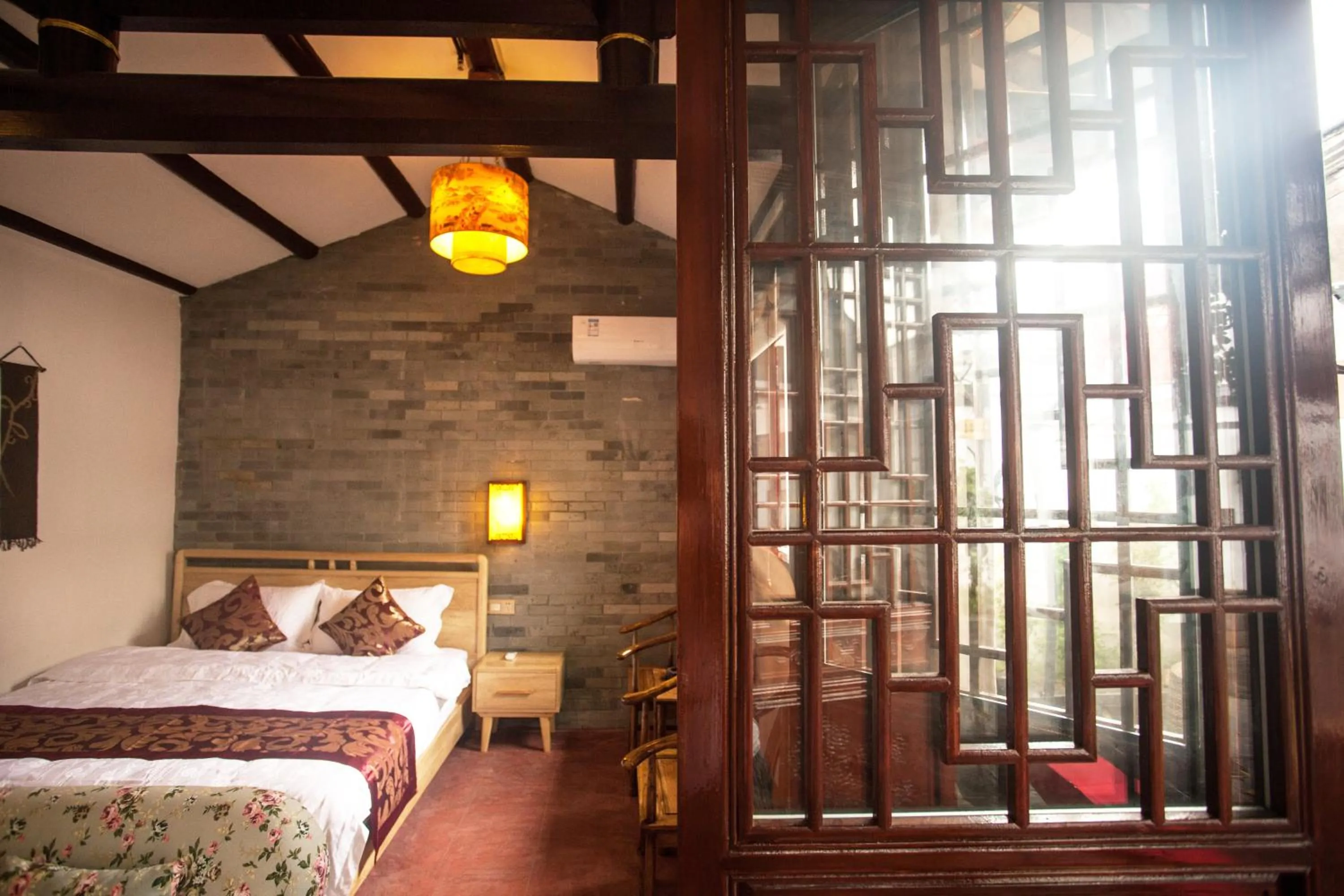 Photo of the whole room, Bed in Manju Inn