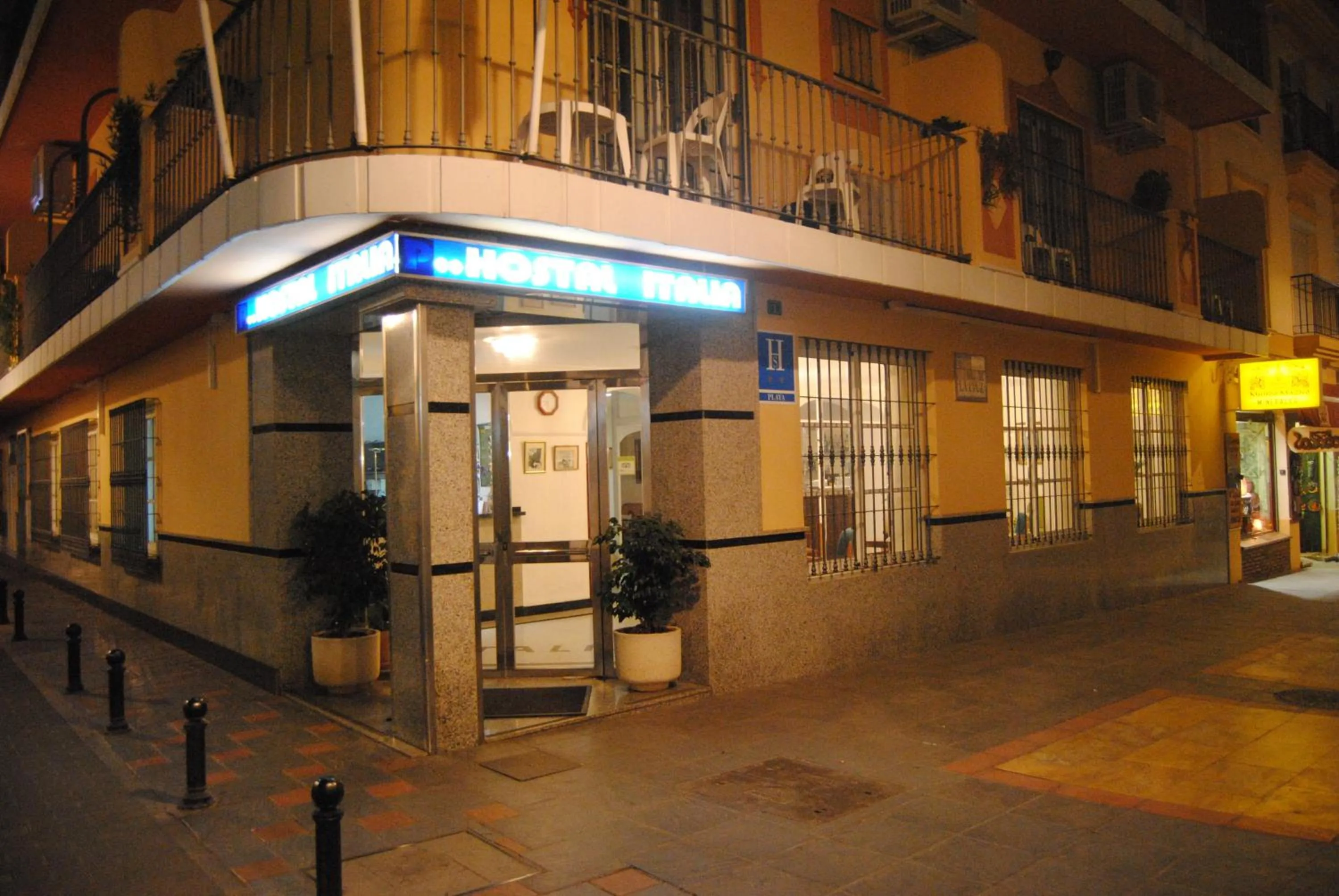 Facade/entrance in Hostal Italia