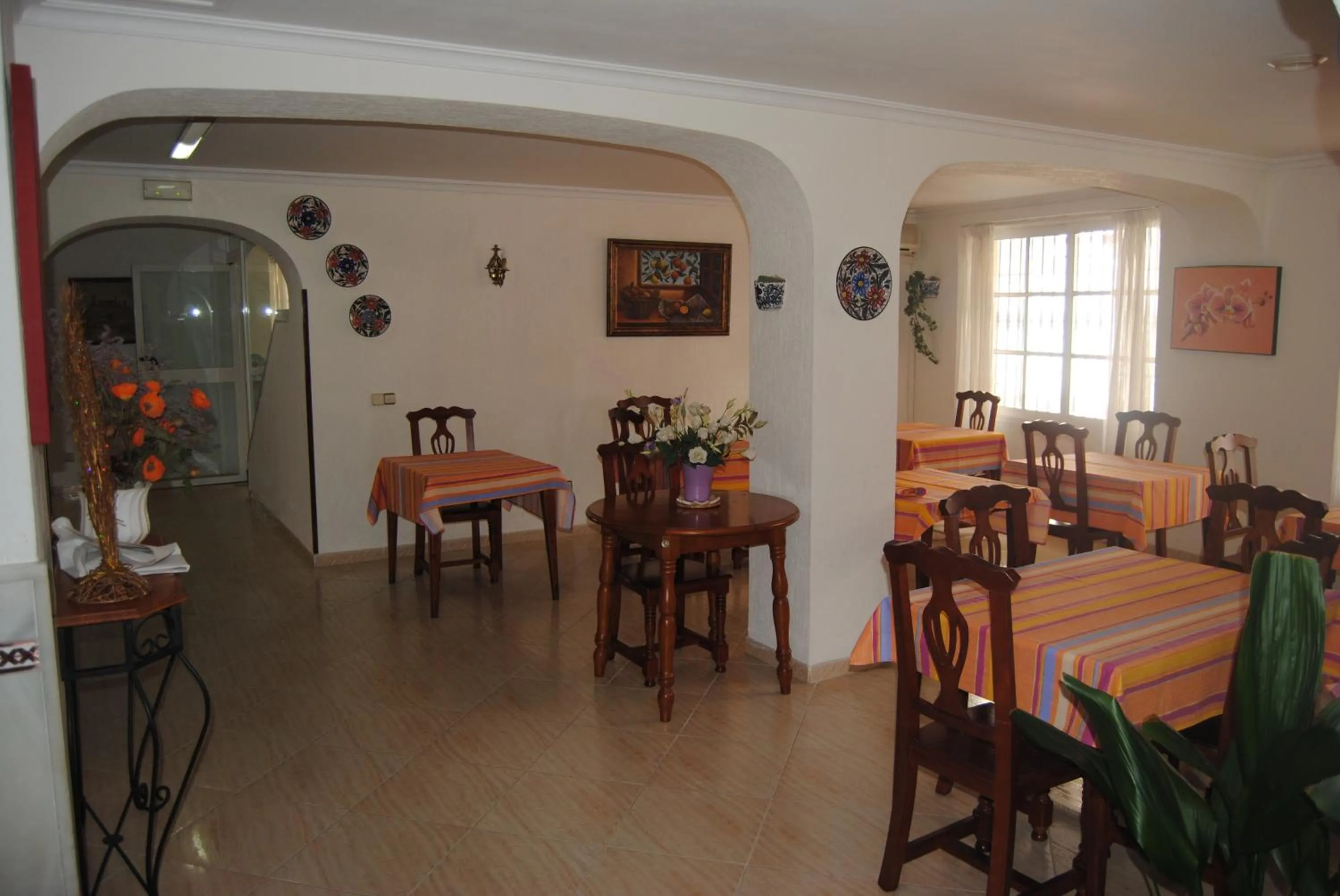 Restaurant/places to eat in Hostal Italia