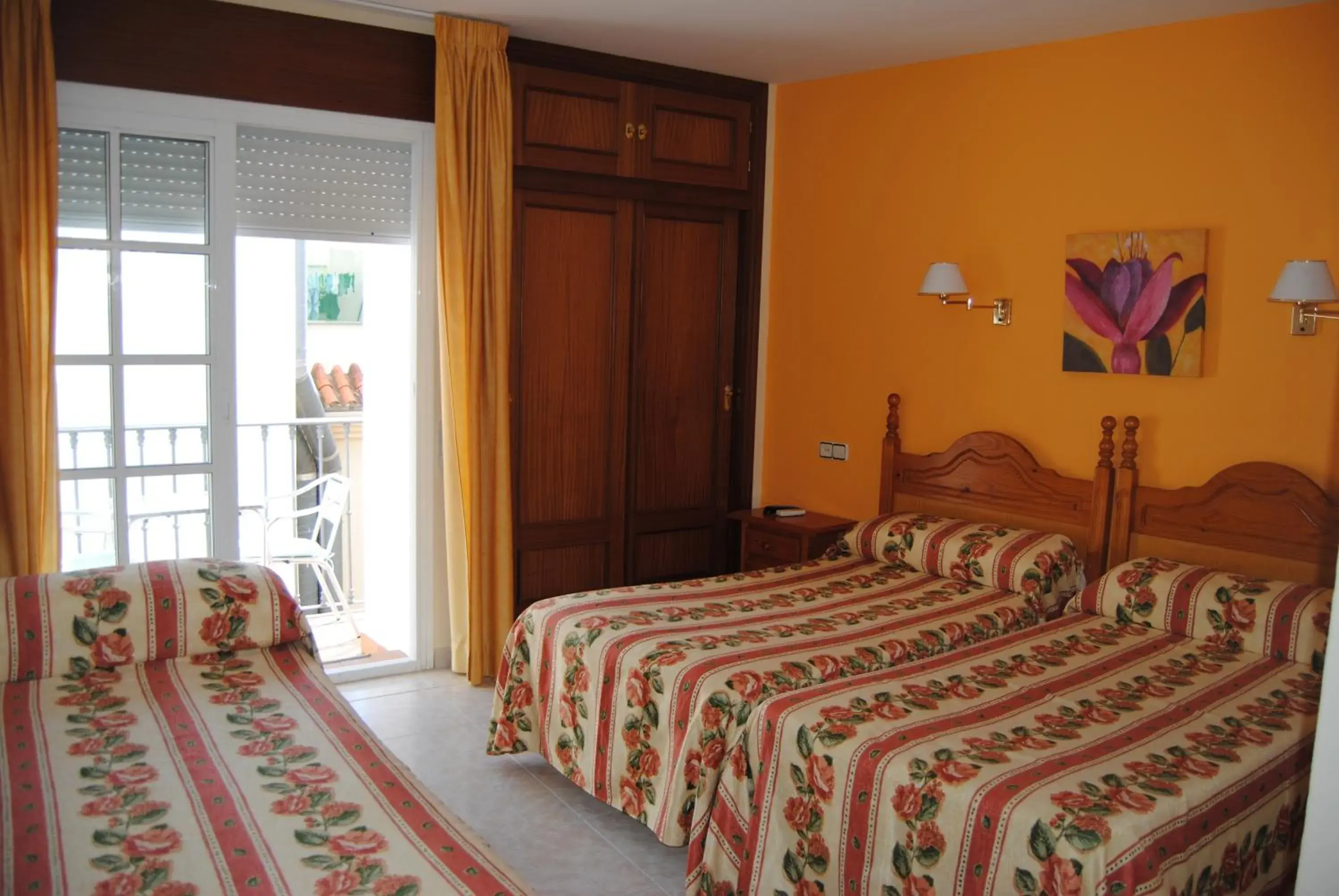 Triple Room (3 Adults) - single occupancy in Hostal Italia Triple Room (3 Adults) - single occupancy in Hostal Italia