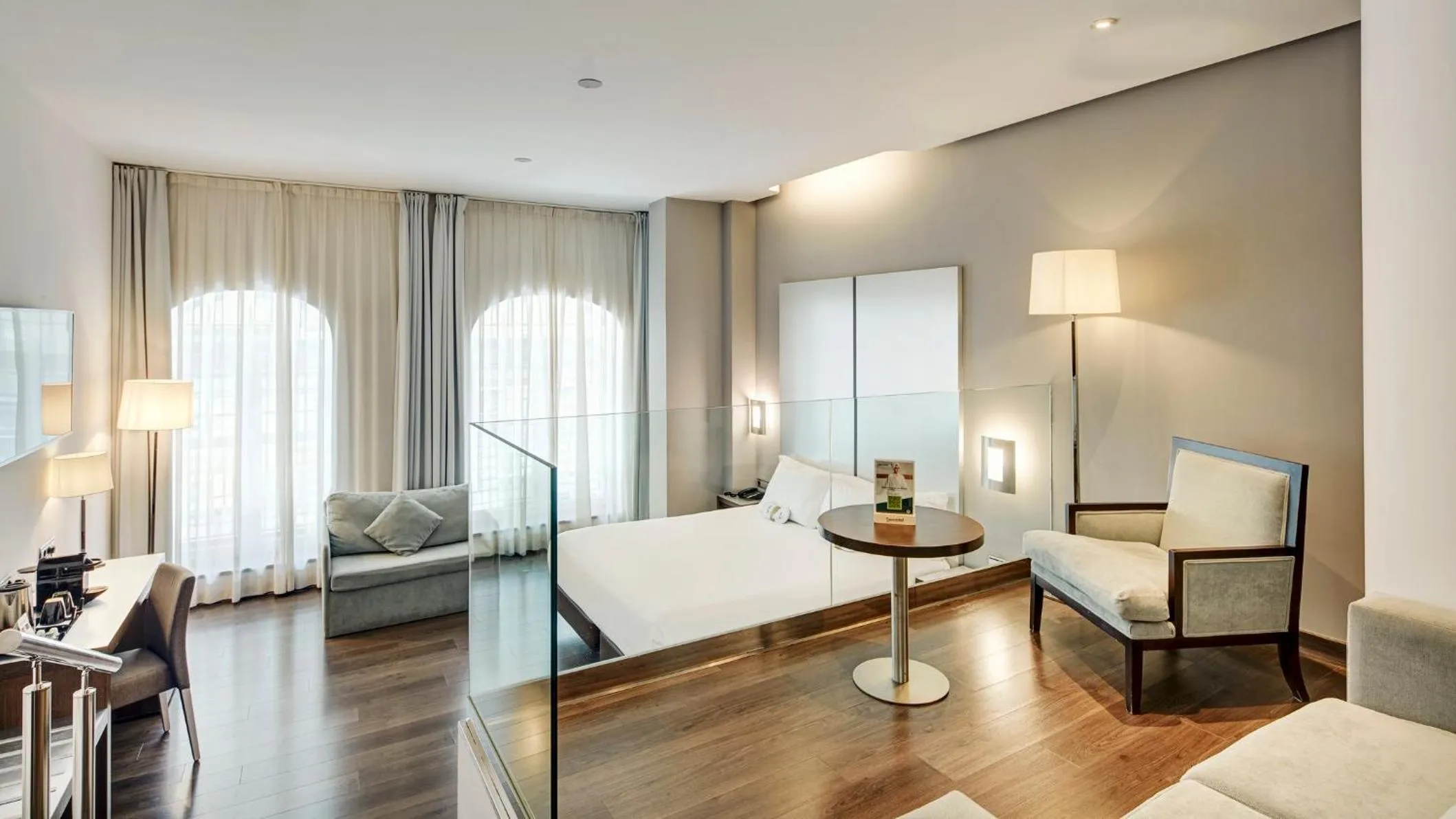 Photo of the whole room, Bed in Sercotel Coliseo