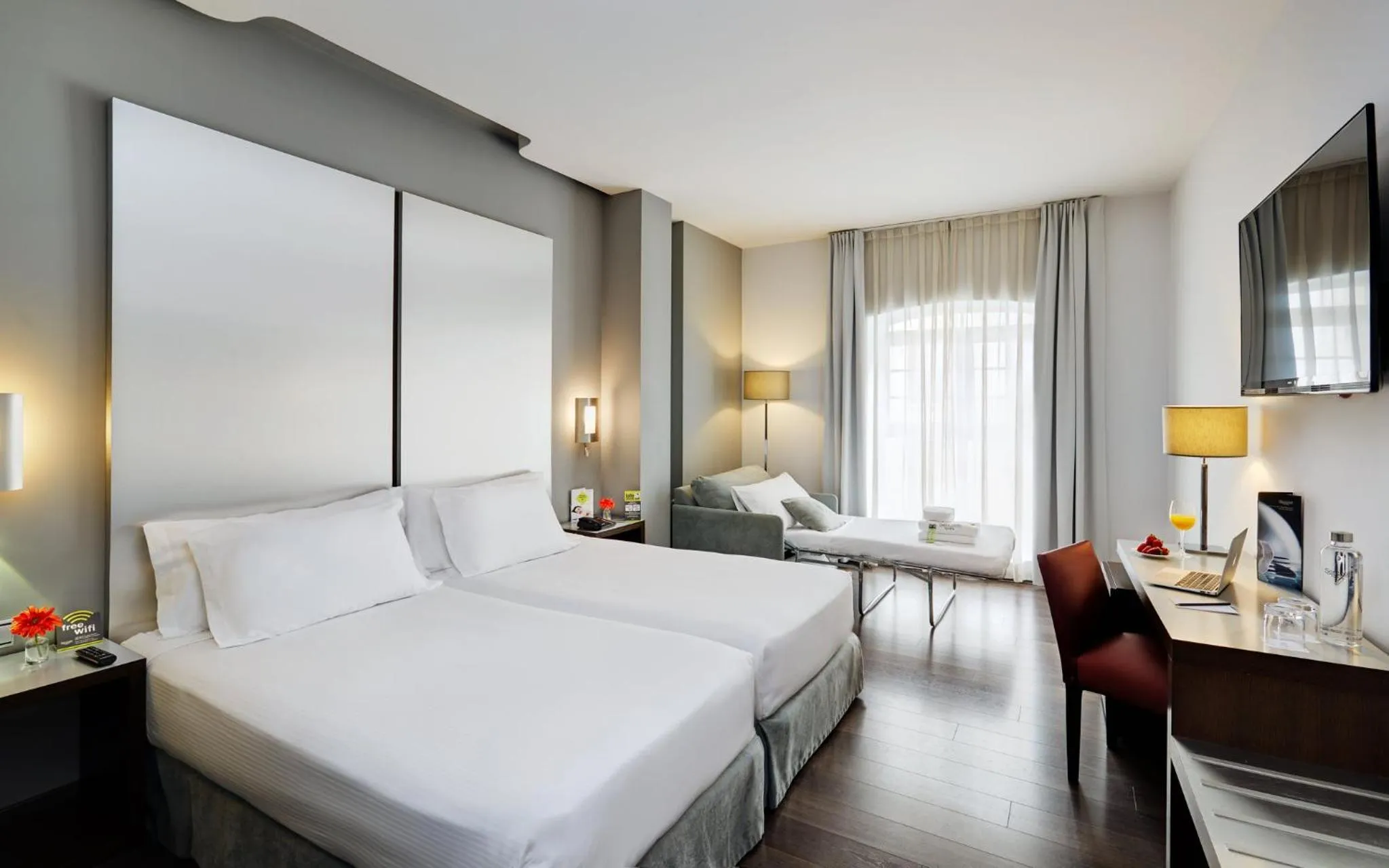 Photo of the whole room, Bed in Sercotel Coliseo