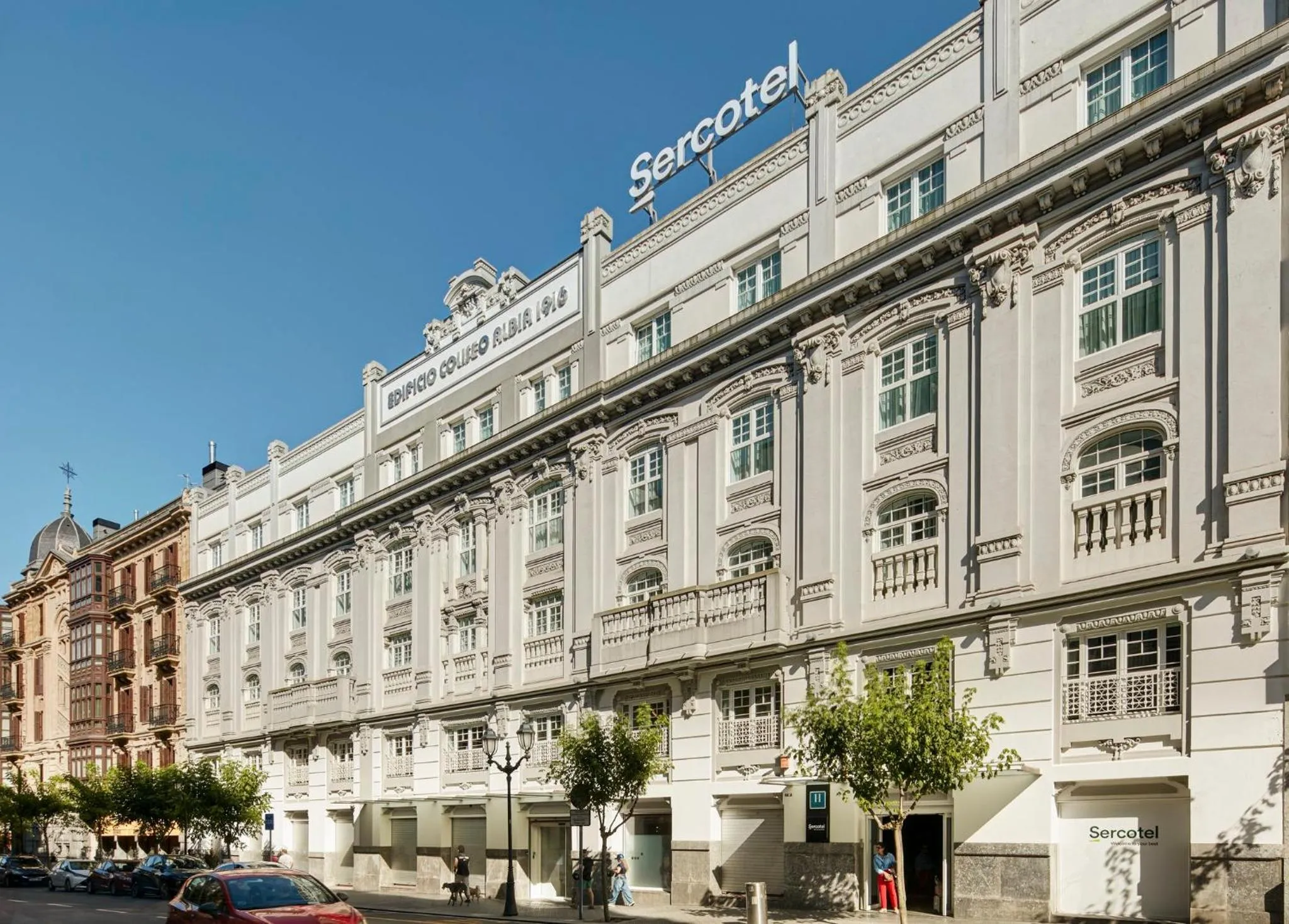 Facade/entrance in Sercotel Coliseo