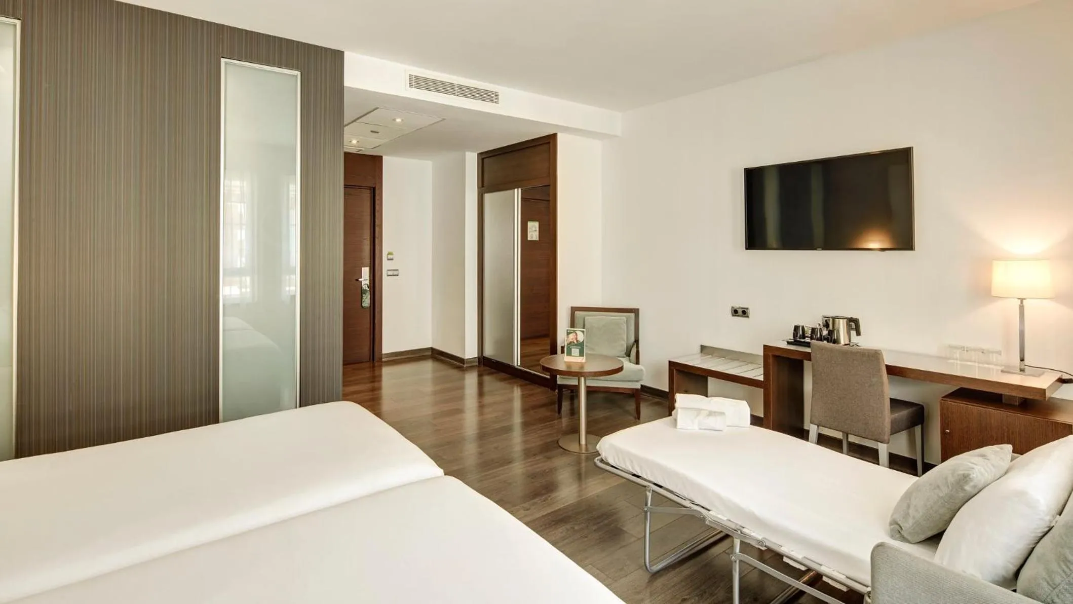 Photo of the whole room, Bed in Sercotel Coliseo