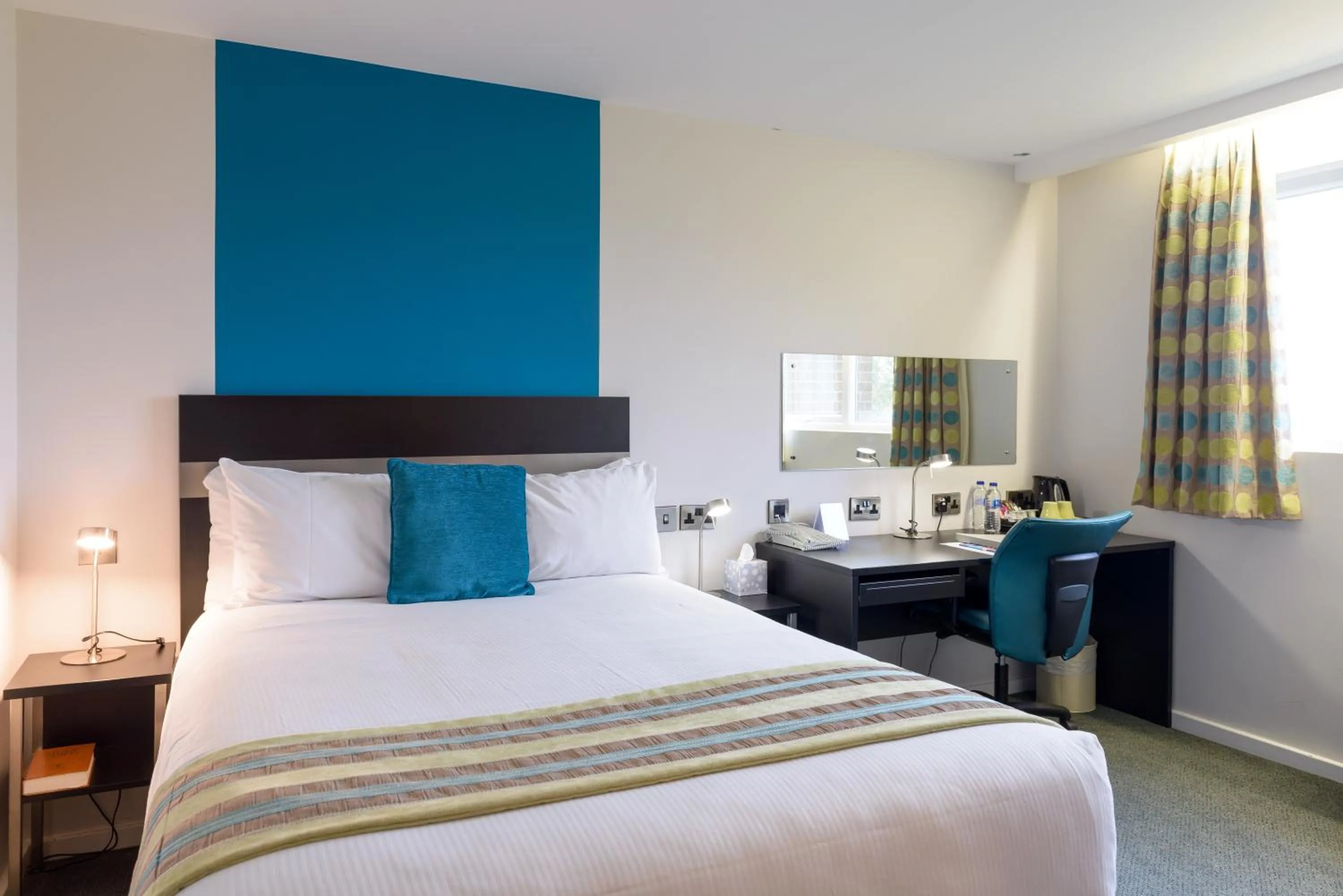 Bedroom, Bed in Cranfield Management Development Centre