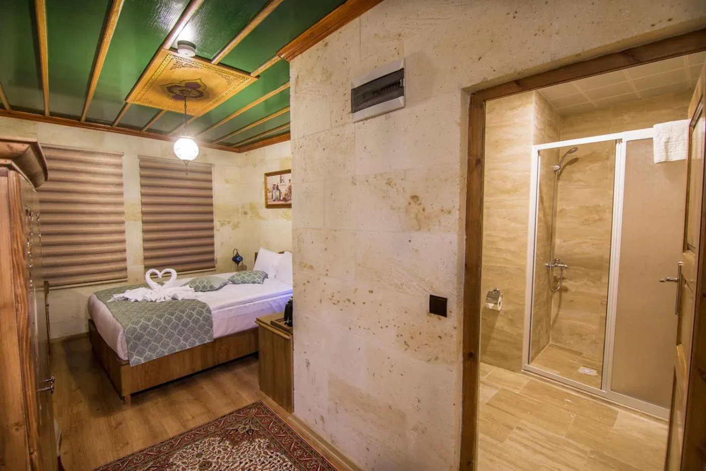 Bed in Cappadocia Ozbek Stone House