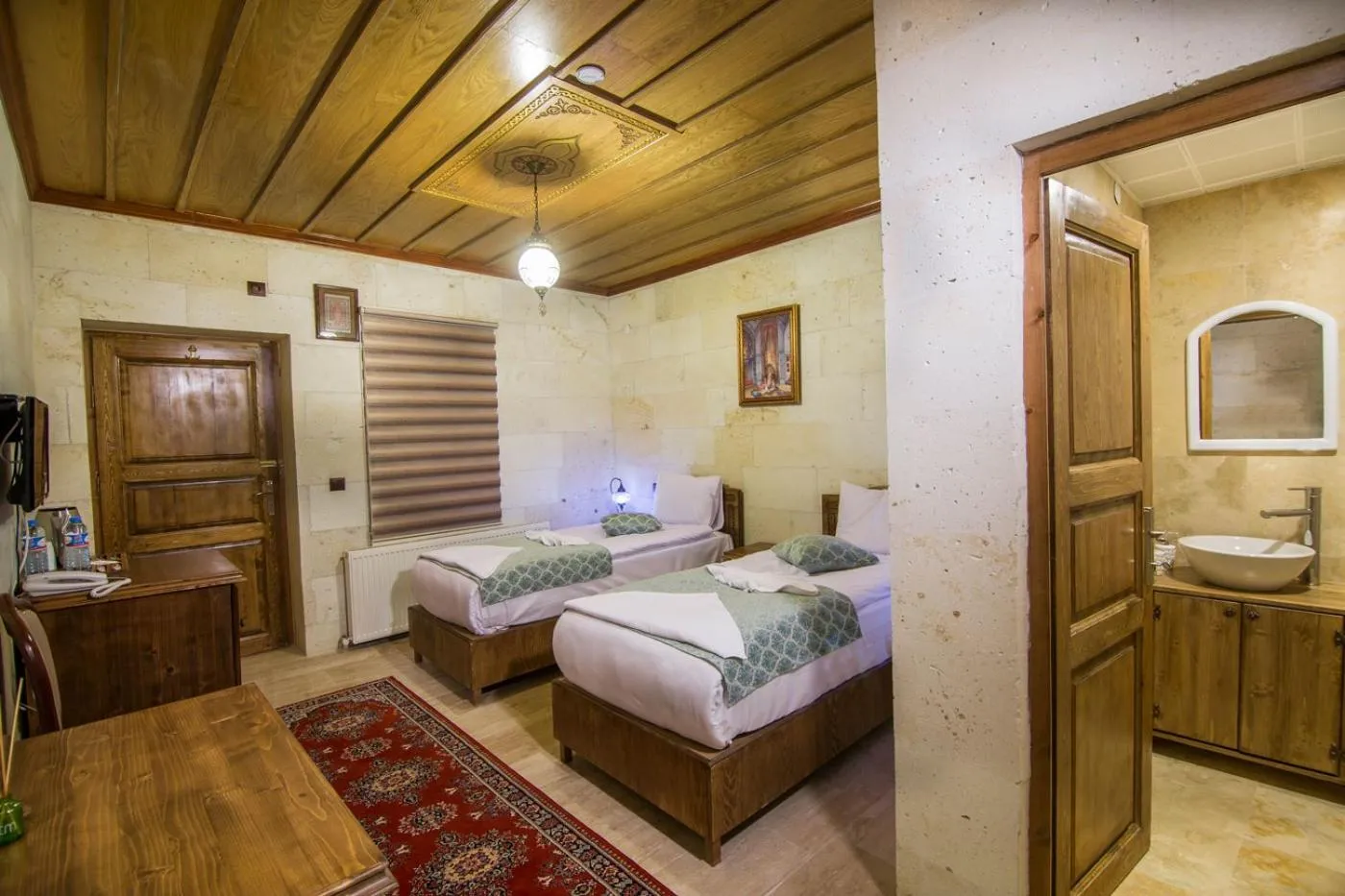 Bed in Cappadocia Ozbek Stone House