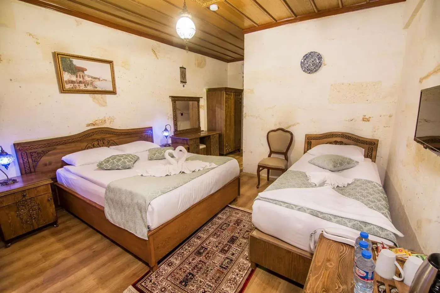 Deluxe Triple Room in Cappadocia Ozbek Stone House Deluxe Triple Room in Cappadocia Ozbek Stone House