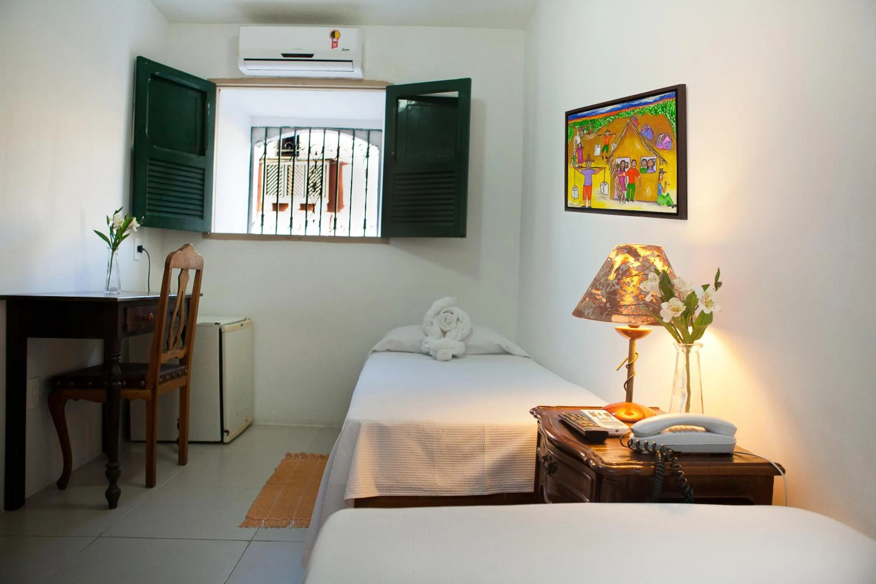 View (from property/room), Bed in Pousada dos Quatro Cantos