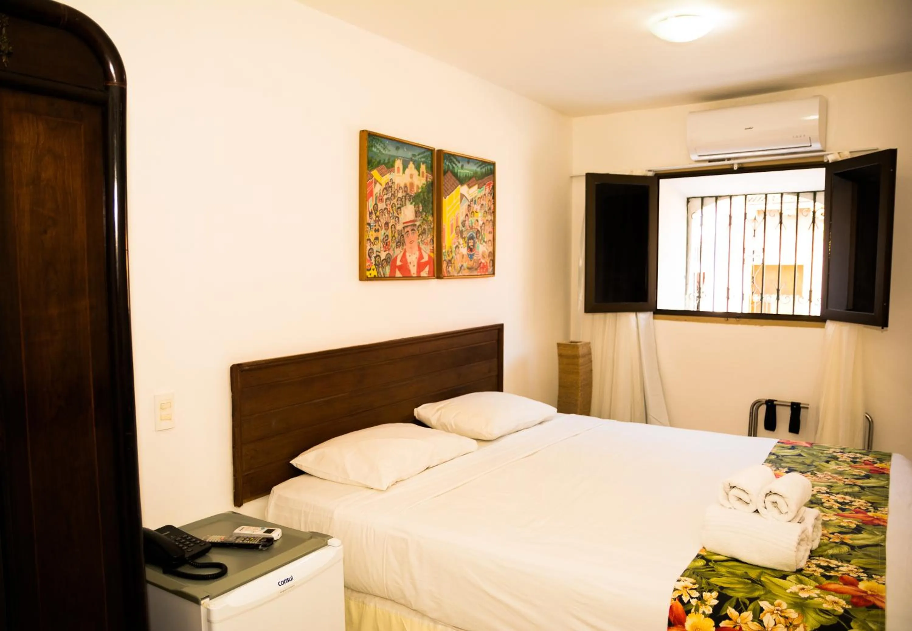 Photo of the whole room, Bed in Pousada dos Quatro Cantos