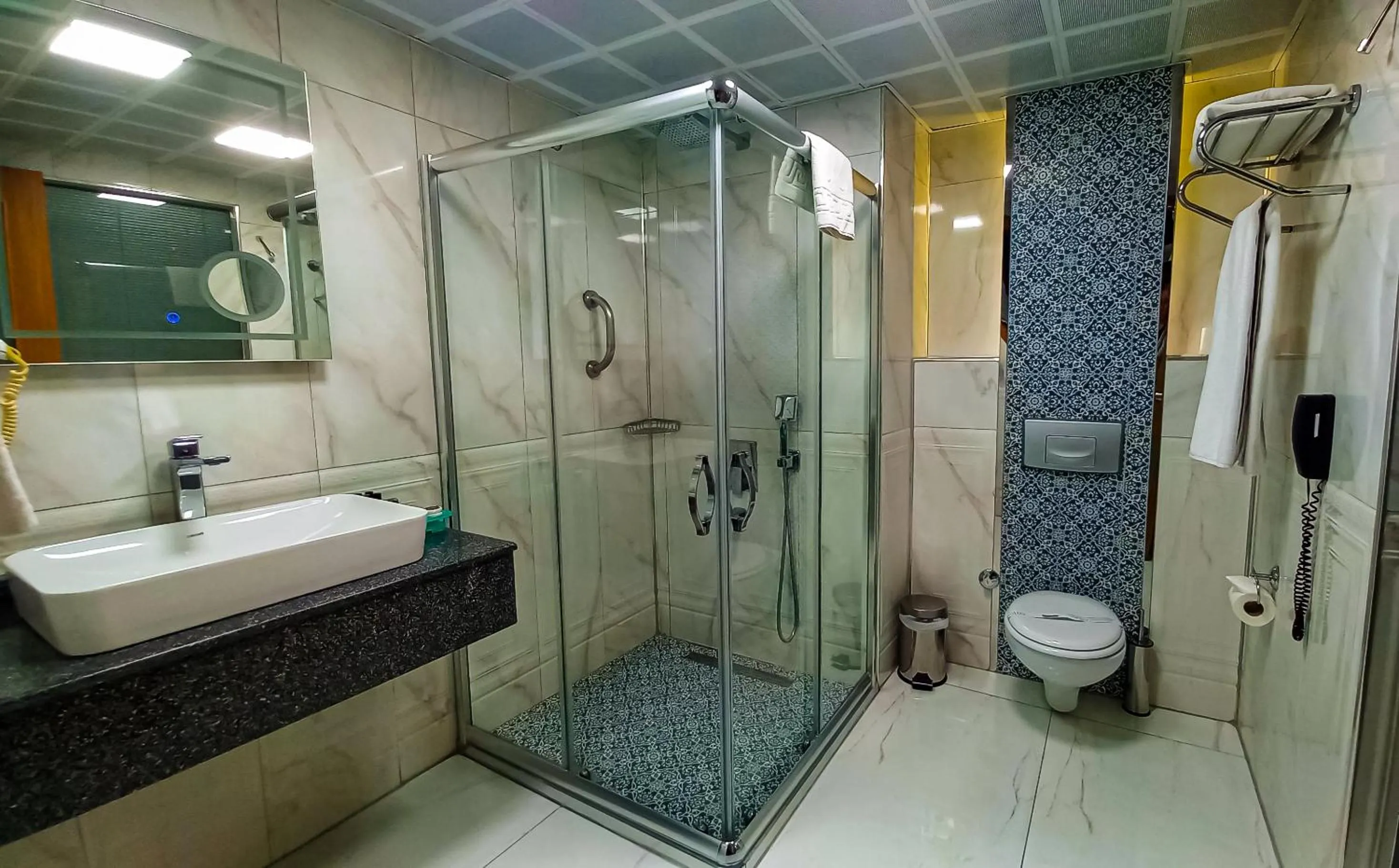 Shower in Notte Hotel