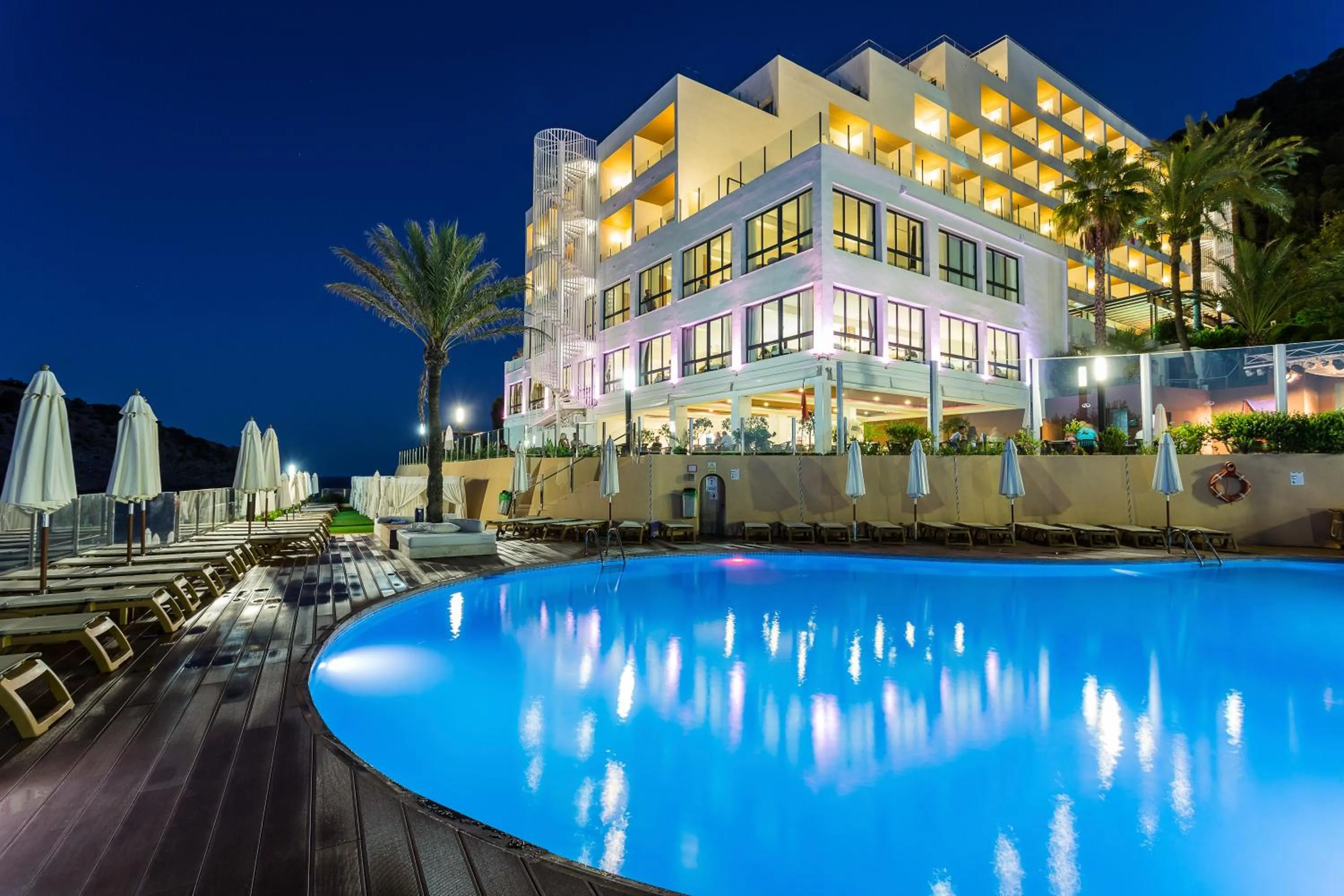 Swimming pool in Palladium Hotel Cala Llonga - Adults Only