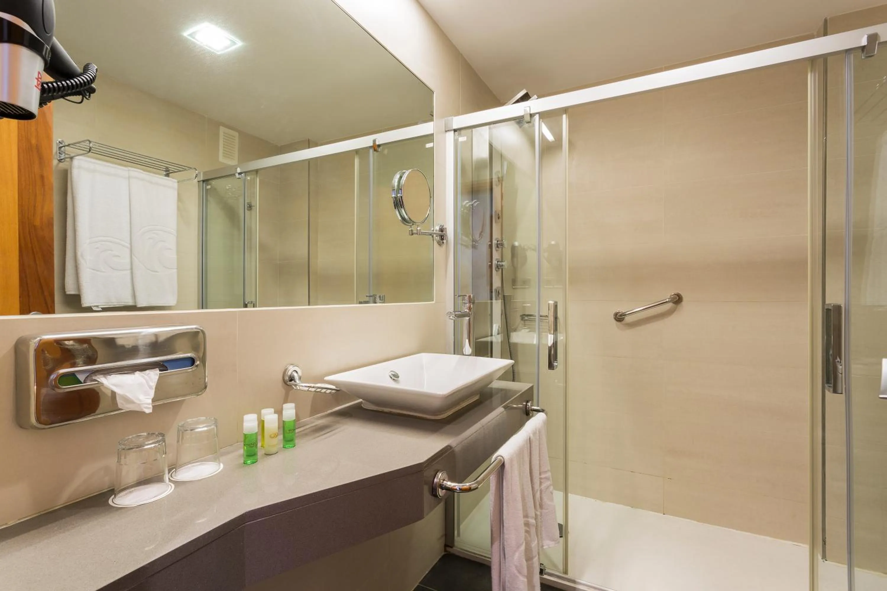 Shower in Palladium Hotel Cala Llonga - Adults Only