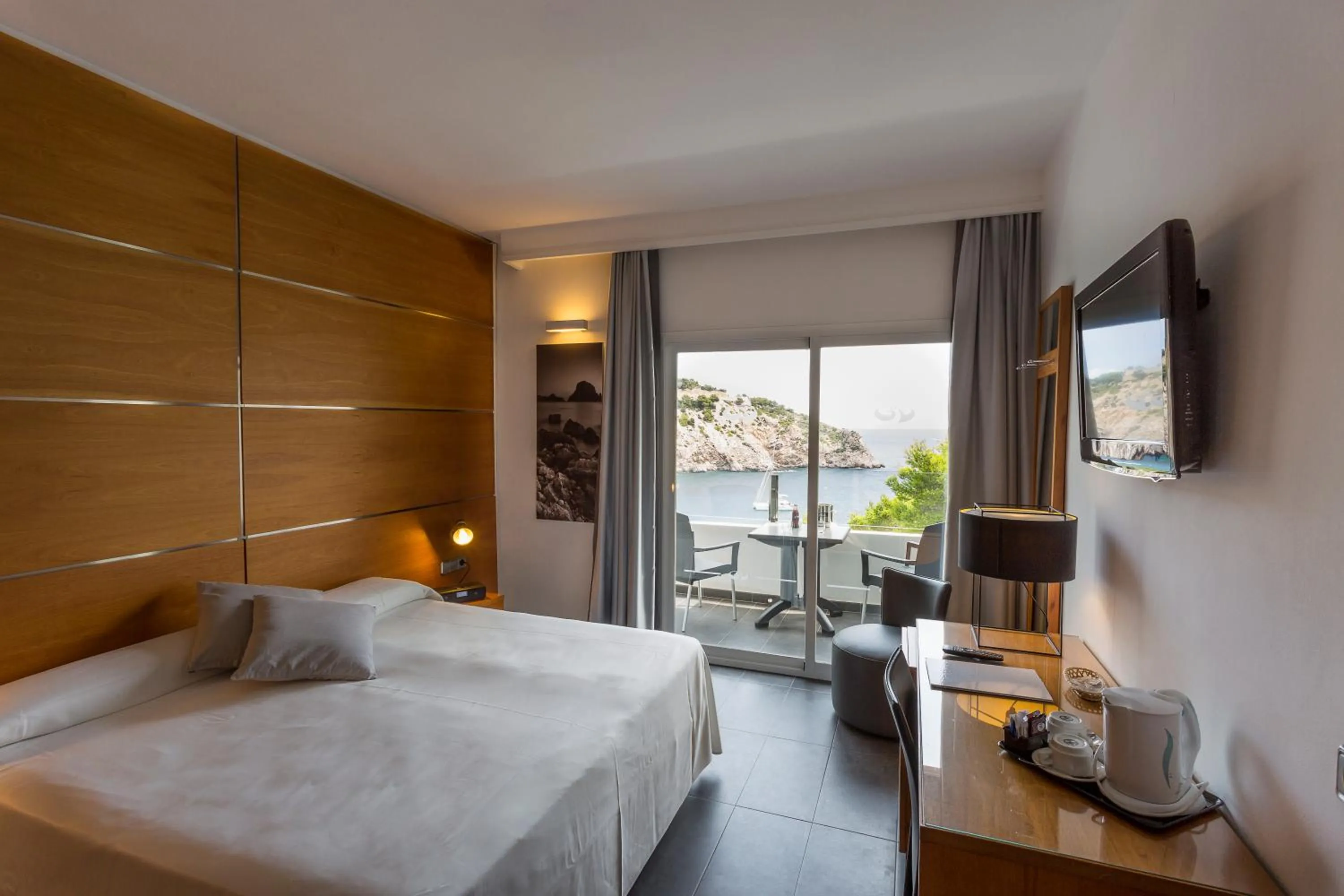 Bed in Palladium Hotel Cala Llonga - Adults Only