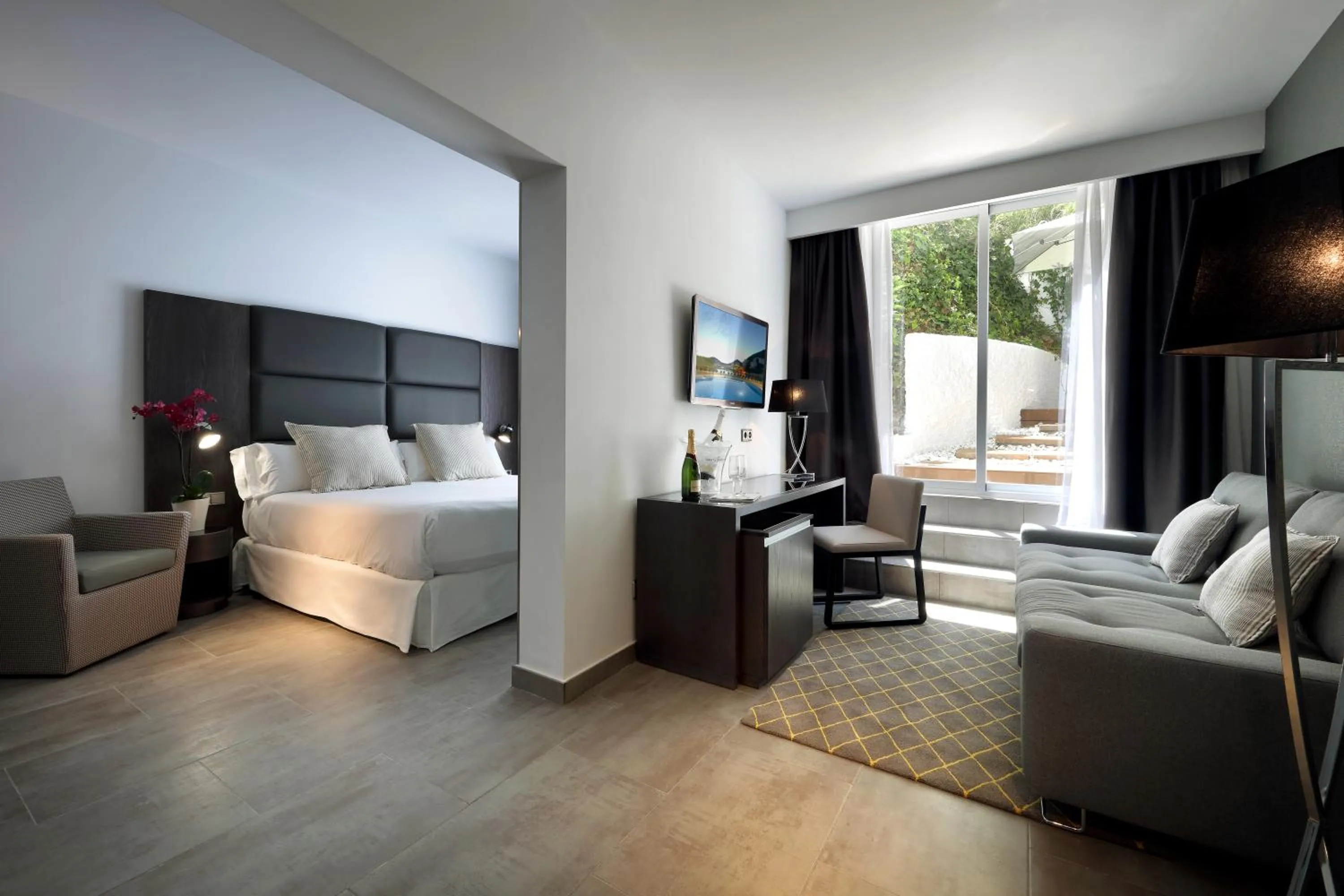 Bedroom, Bed in Palladium Hotel Cala Llonga - Adults Only