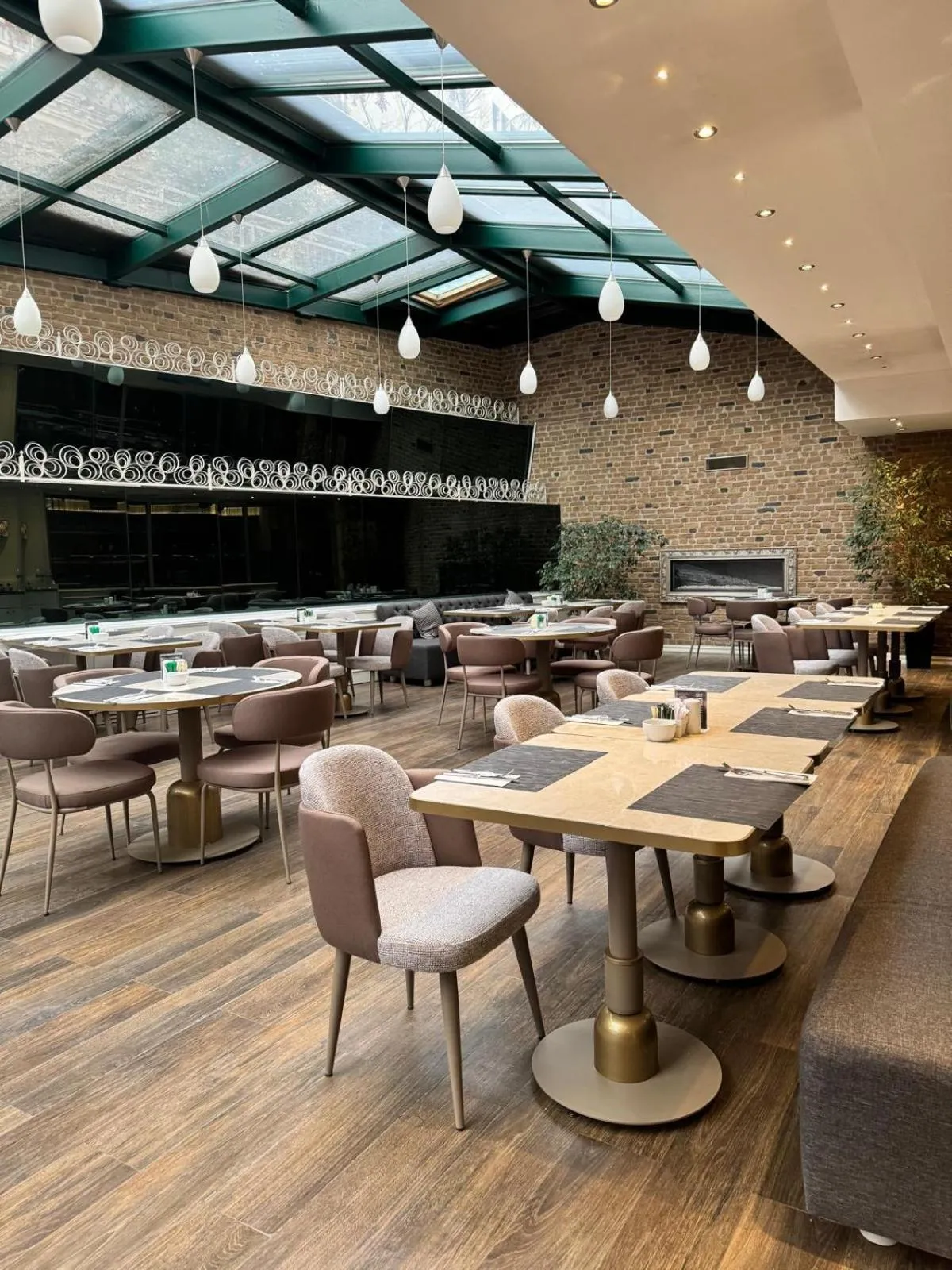 Restaurant/places to eat in Limak Ambassadore Hotel Ankara