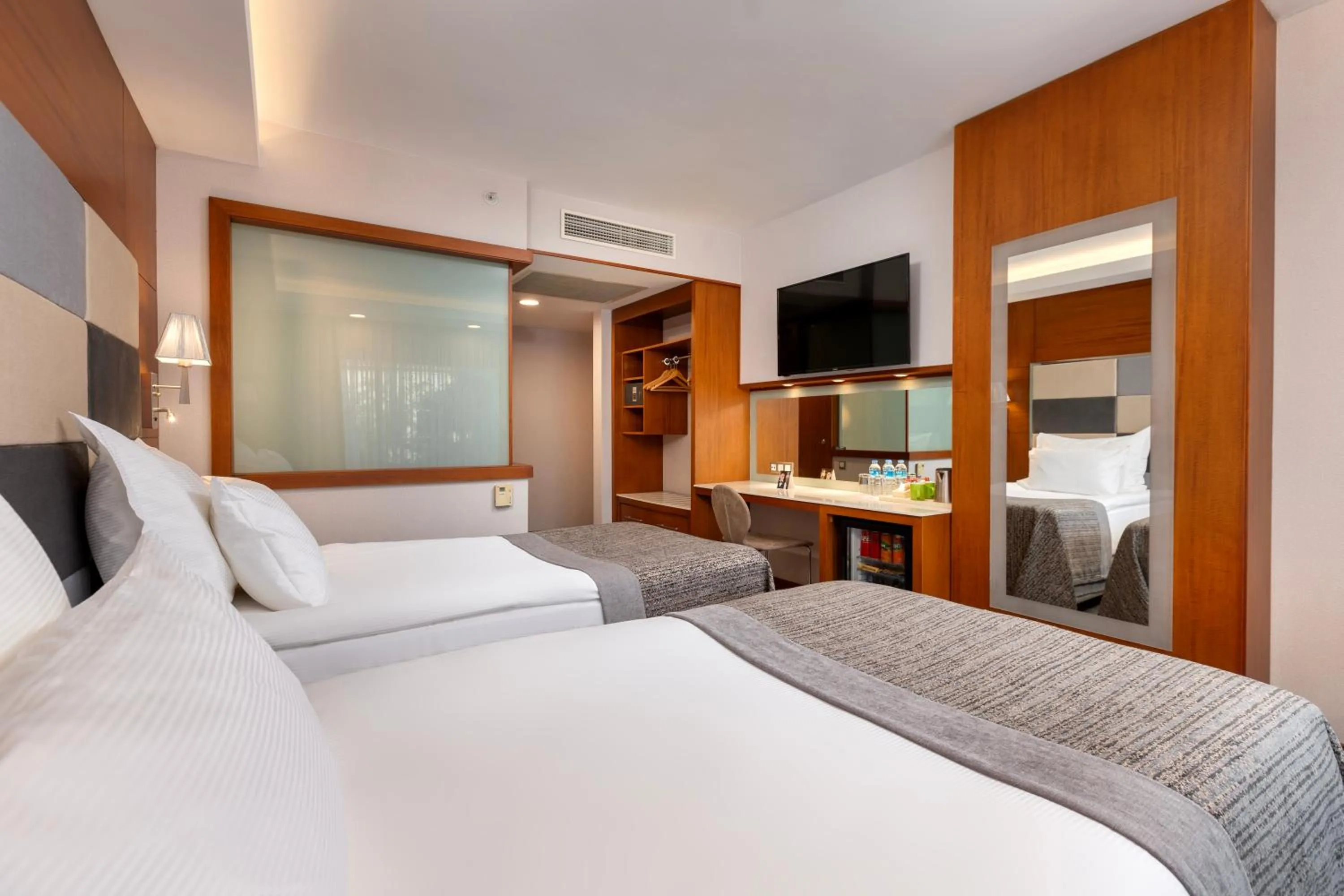 Photo of the whole room, Bed in Limak Ambassadore Hotel Ankara