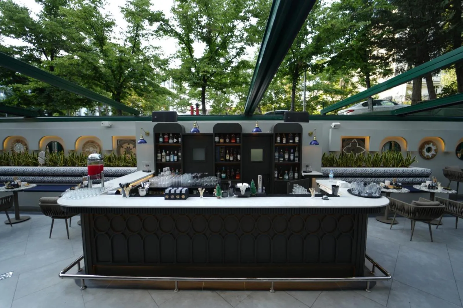 Lounge or bar in Limak Ambassadore Hotel Ankara