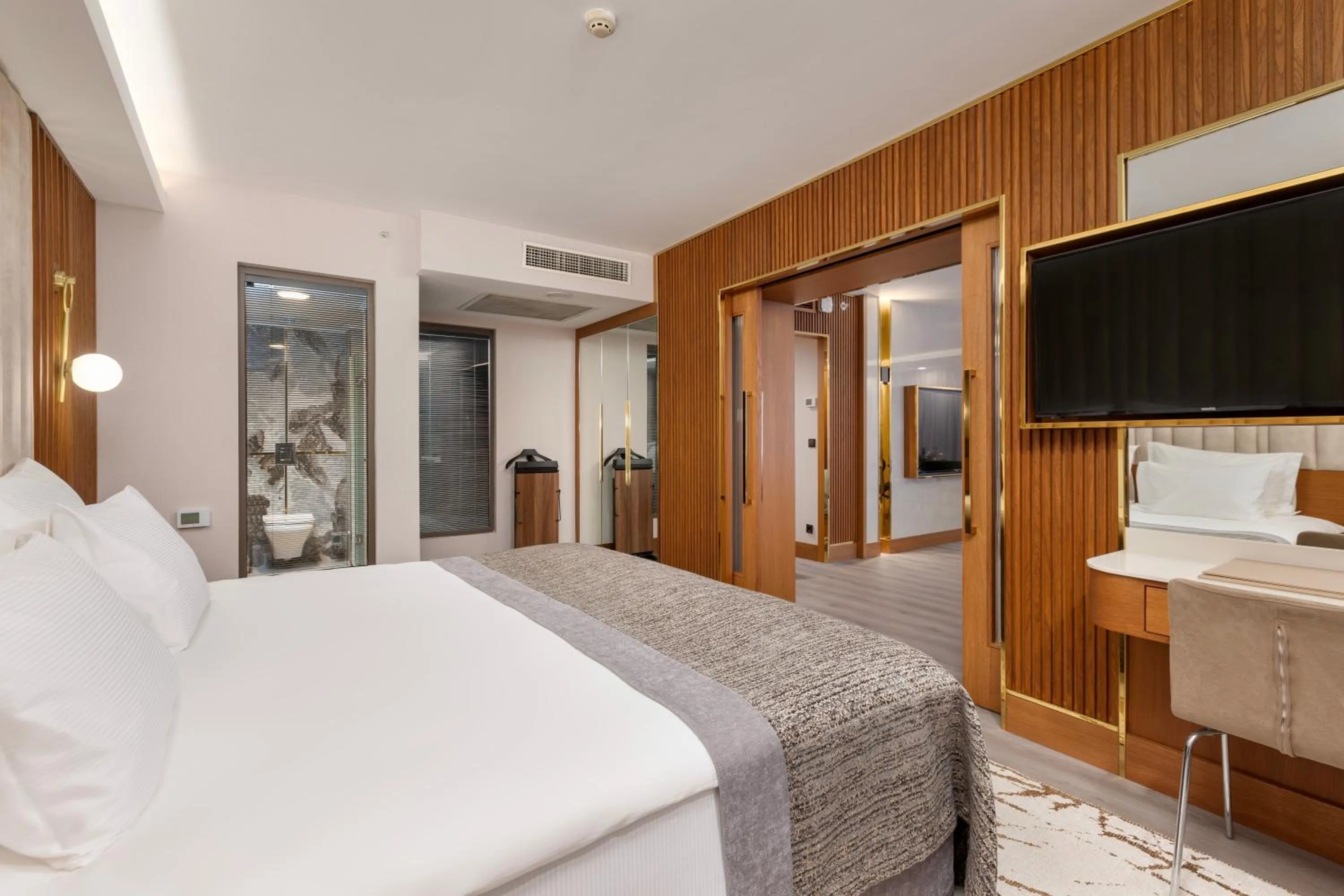 Bedroom, Bed in Limak Ambassadore Hotel Ankara