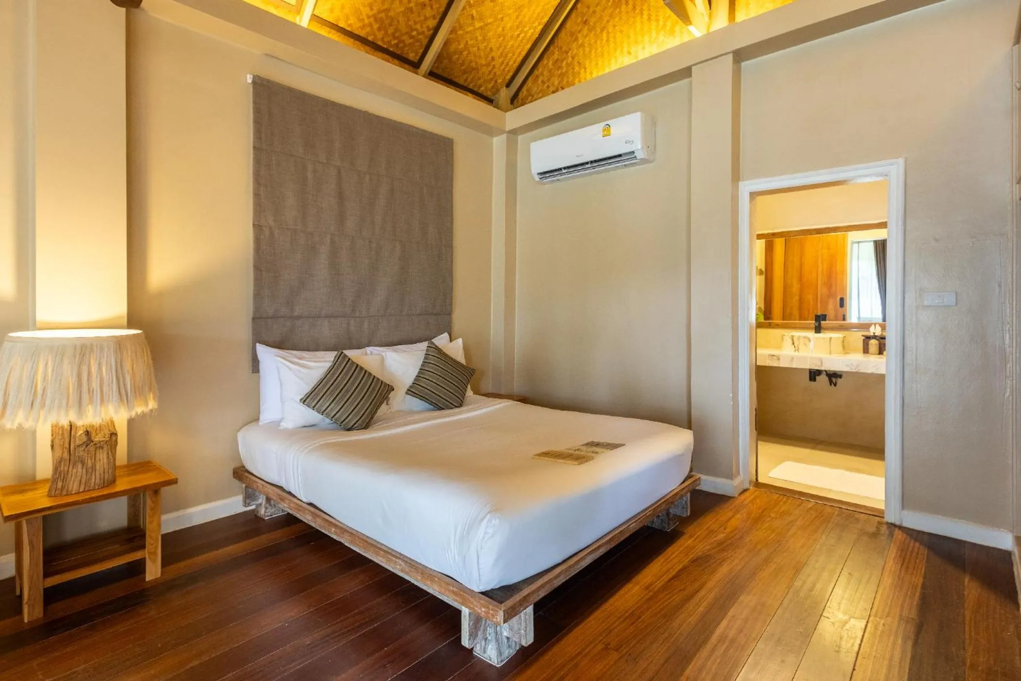 Bed in Tolani Resort Koh Kood