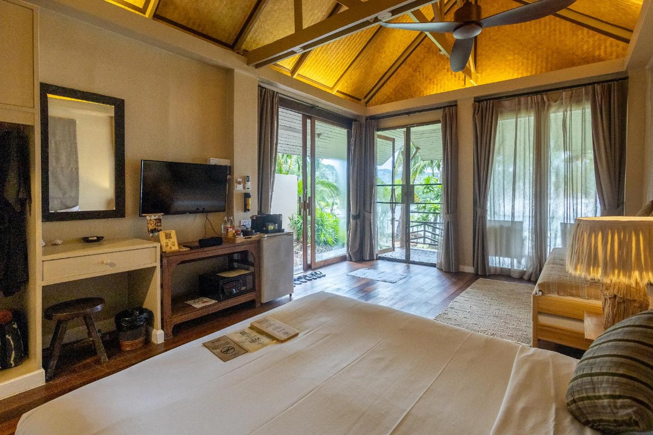 Bed in Tolani Resort Koh Kood