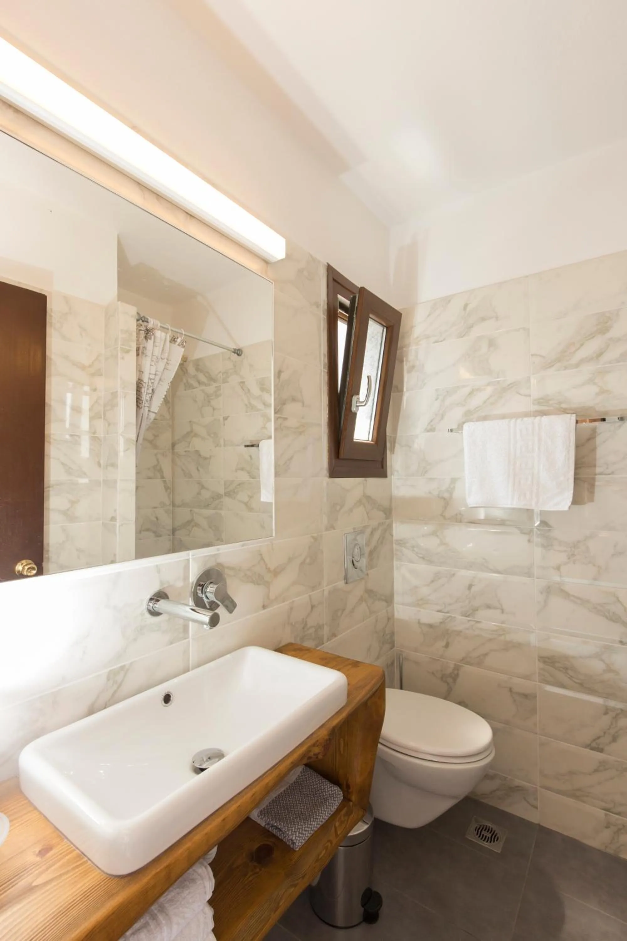 Bathroom in Long Beach Kokkari Samos