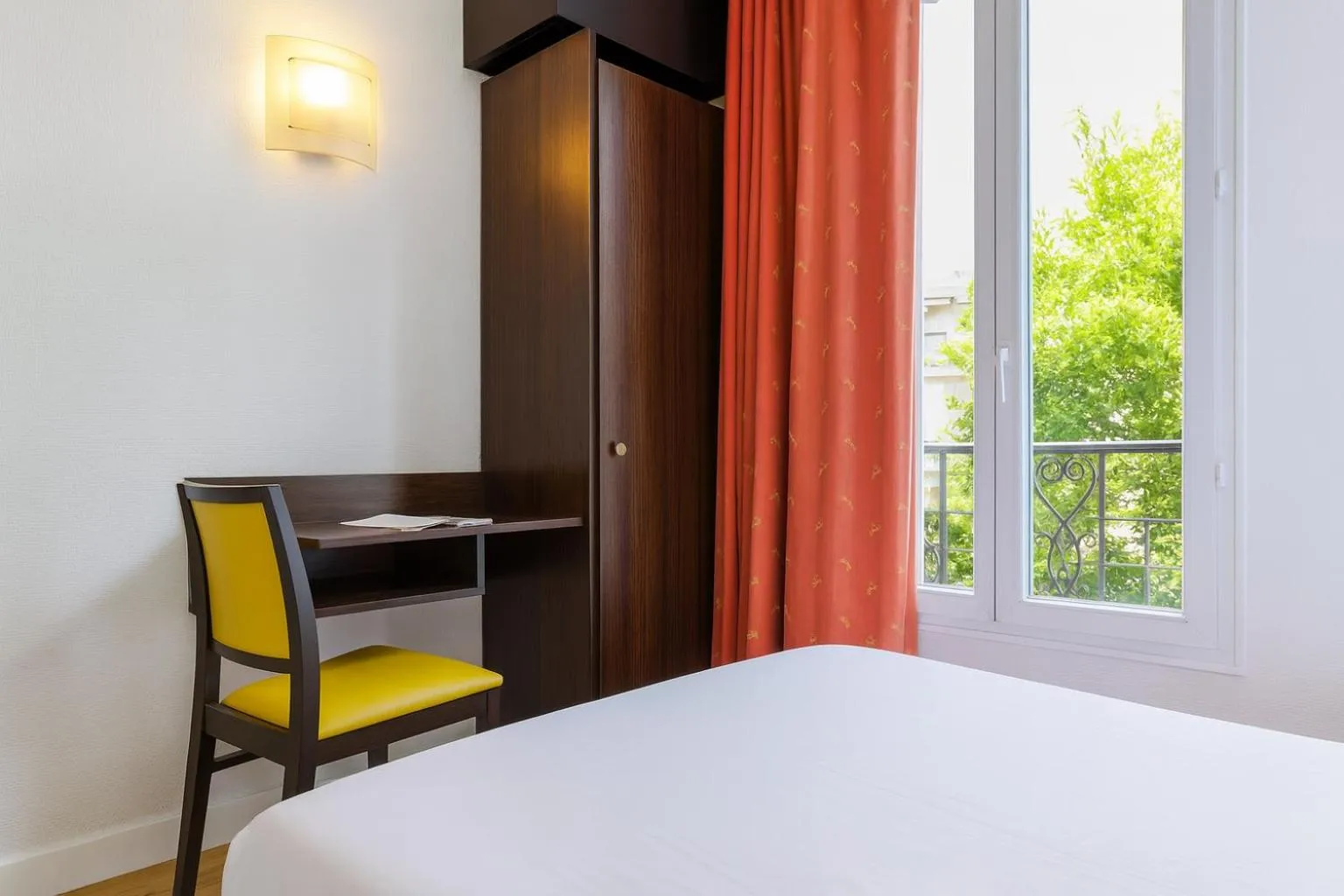 Seating area, Bed in Hotel Arc Paris Porte d'Orléans