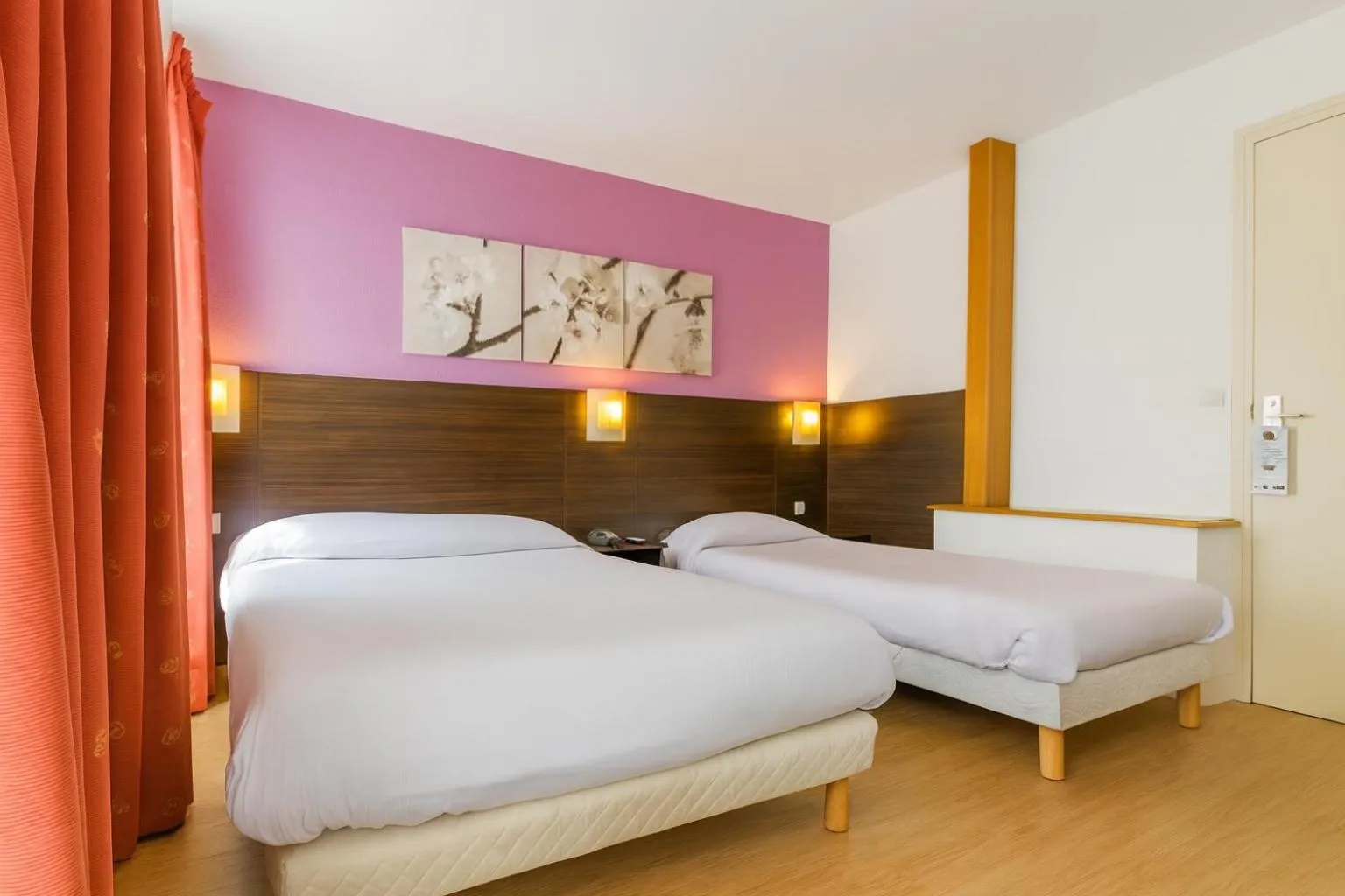 Bed in Hotel Arc Paris Porte d'Orléans