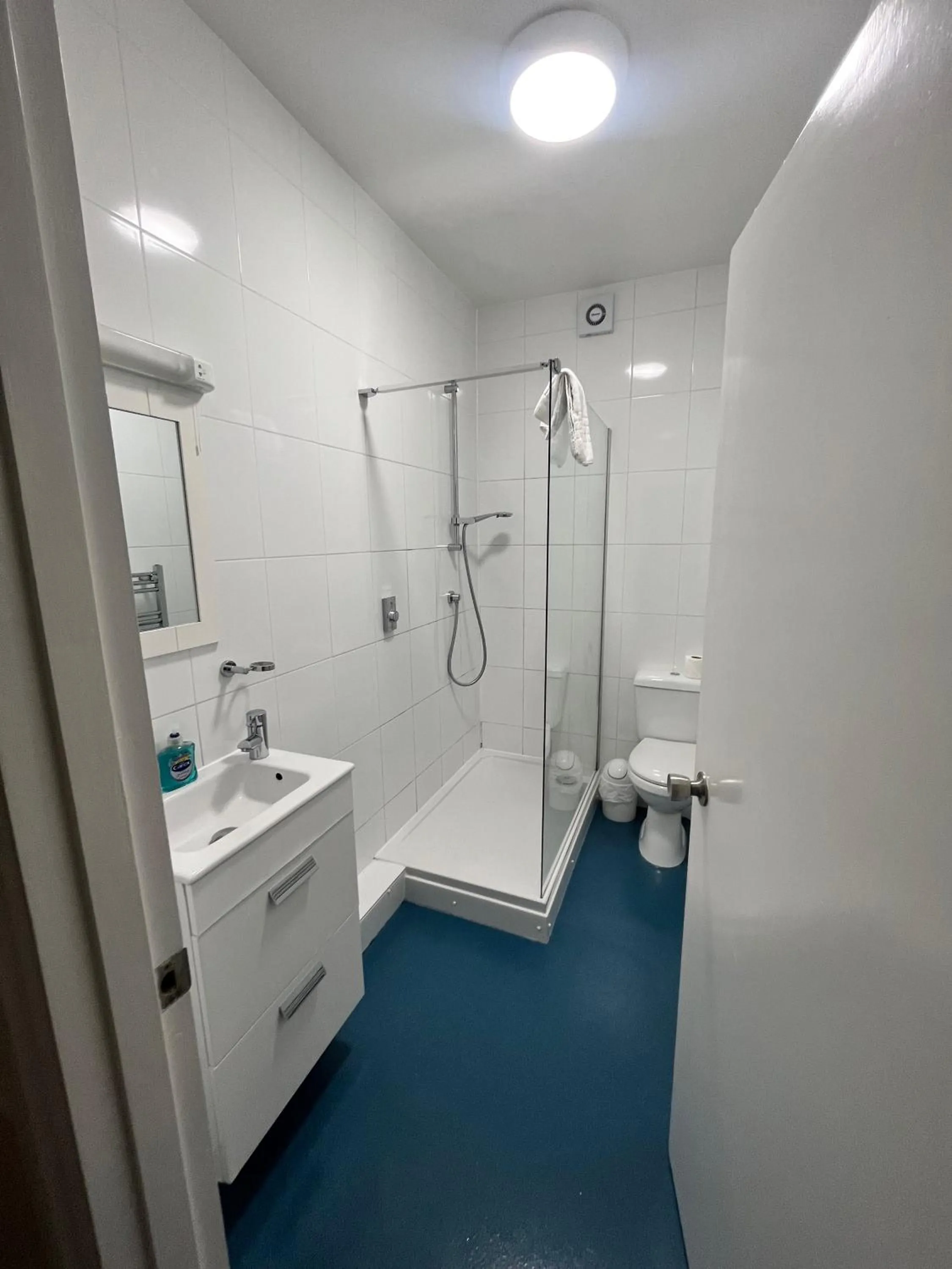 Bathroom in The Admirals Inn Guest House