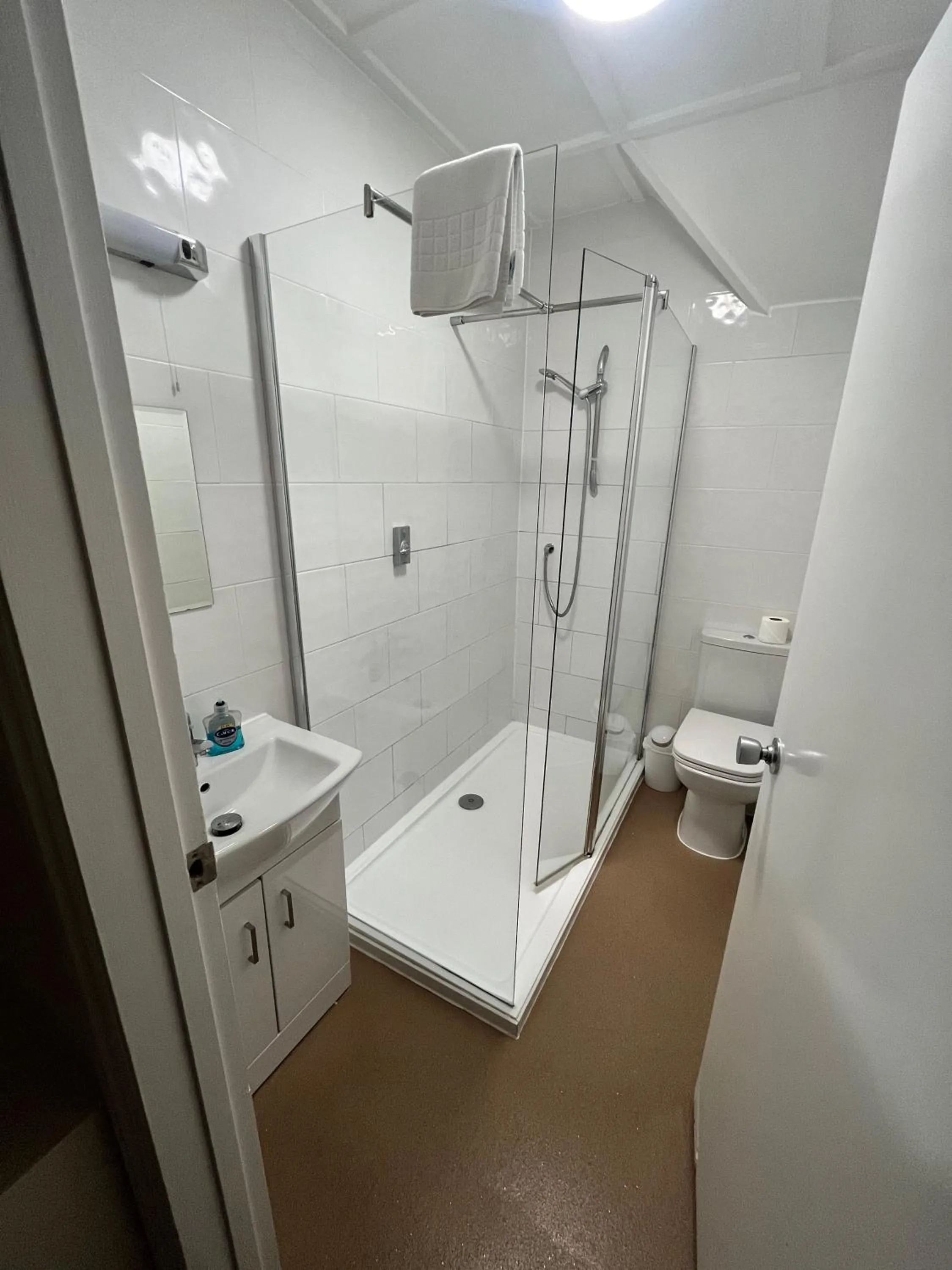 Bathroom in The Admirals Inn Guest House