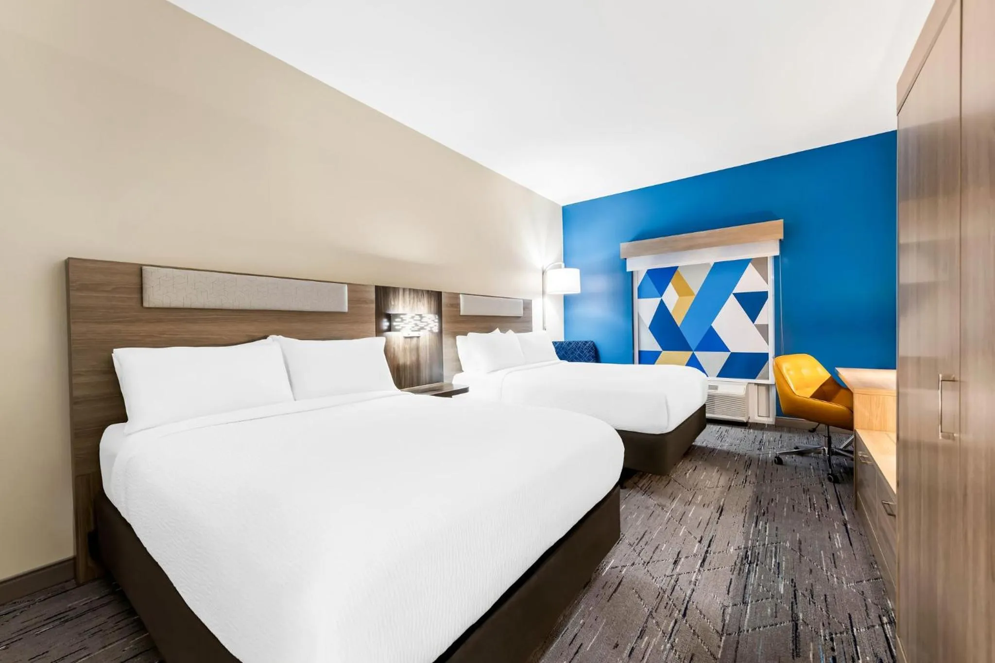 Photo of the whole room, Bed in Holiday Inn Express & Suites Sylva / Dillsboro by IHG