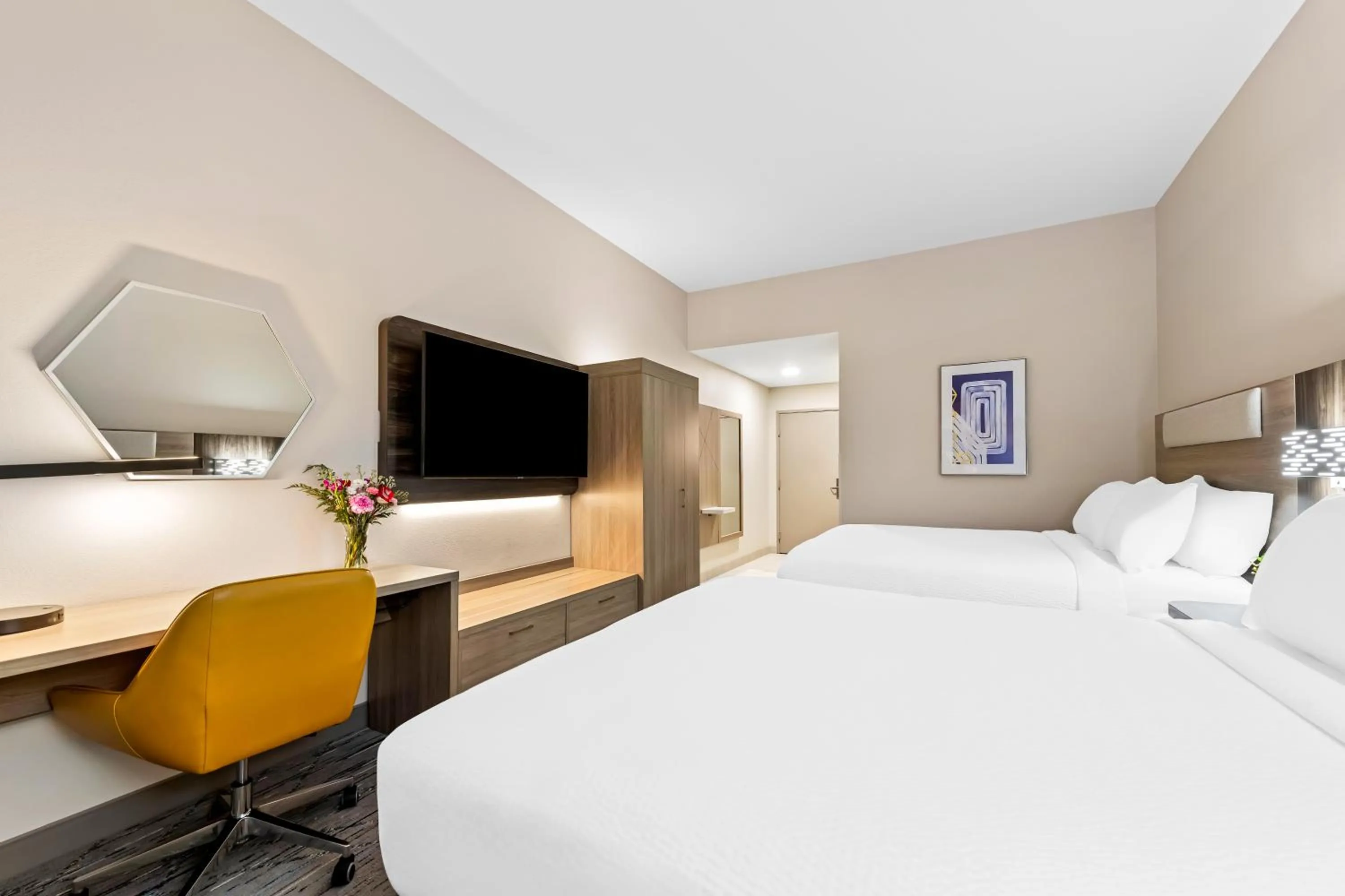 Photo of the whole room, Bed in Holiday Inn Express & Suites Sylva / Dillsboro by IHG