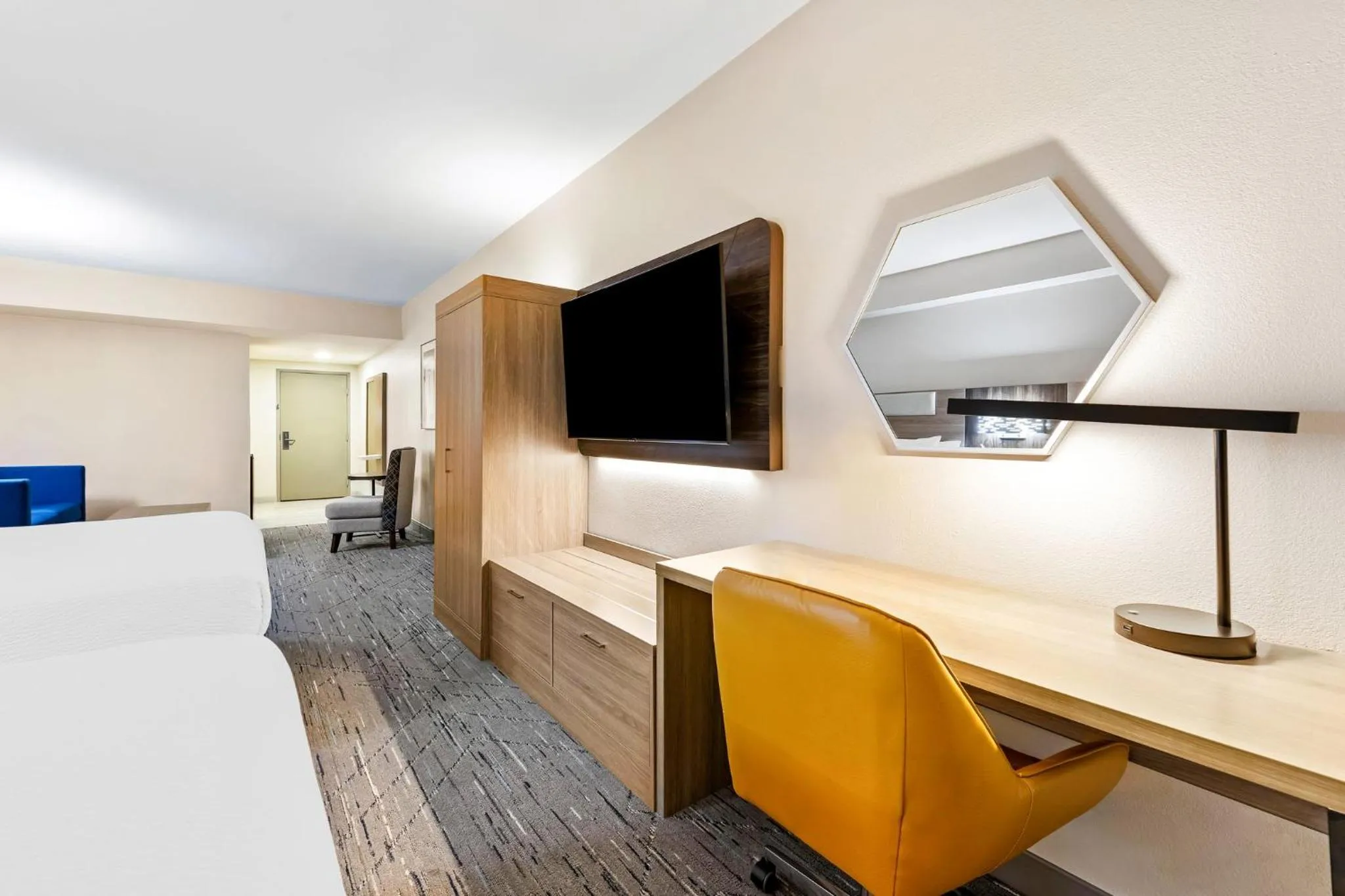 Photo of the whole room in Holiday Inn Express & Suites Sylva / Dillsboro by IHG