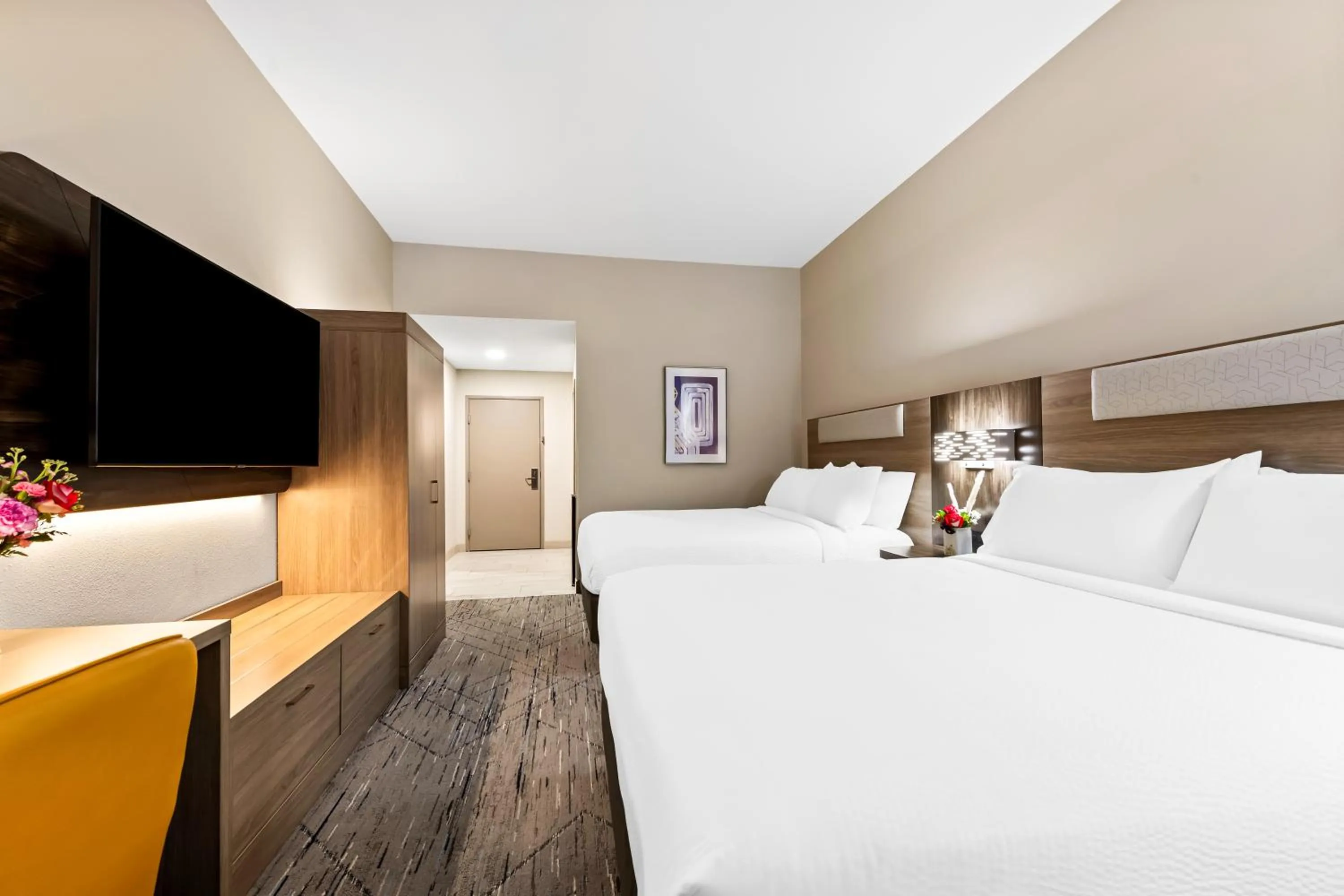 Photo of the whole room, Bed in Holiday Inn Express & Suites Sylva / Dillsboro by IHG